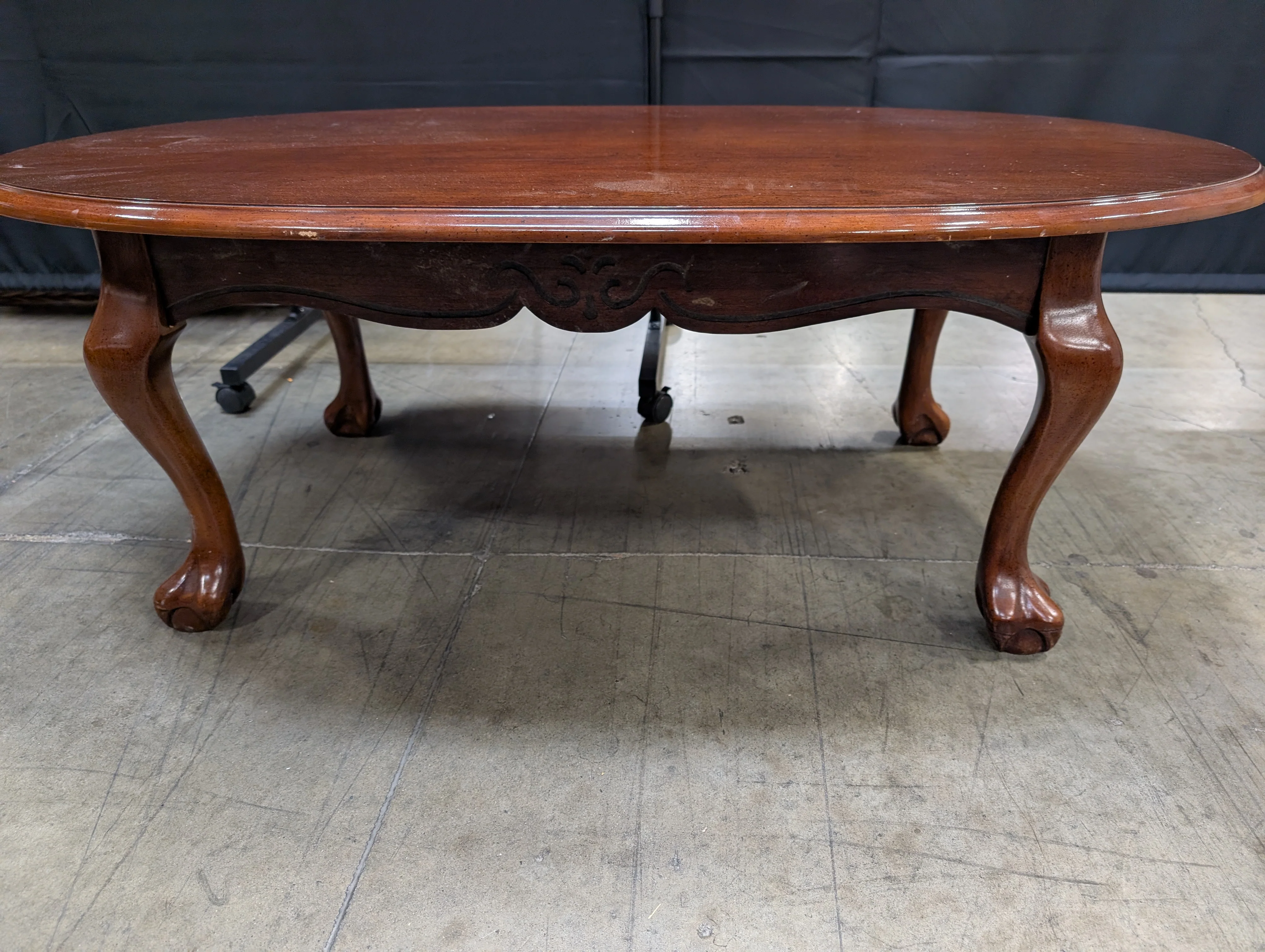Rich Cherry Wood Oval Coffee Table with Curved Legs - Image 5