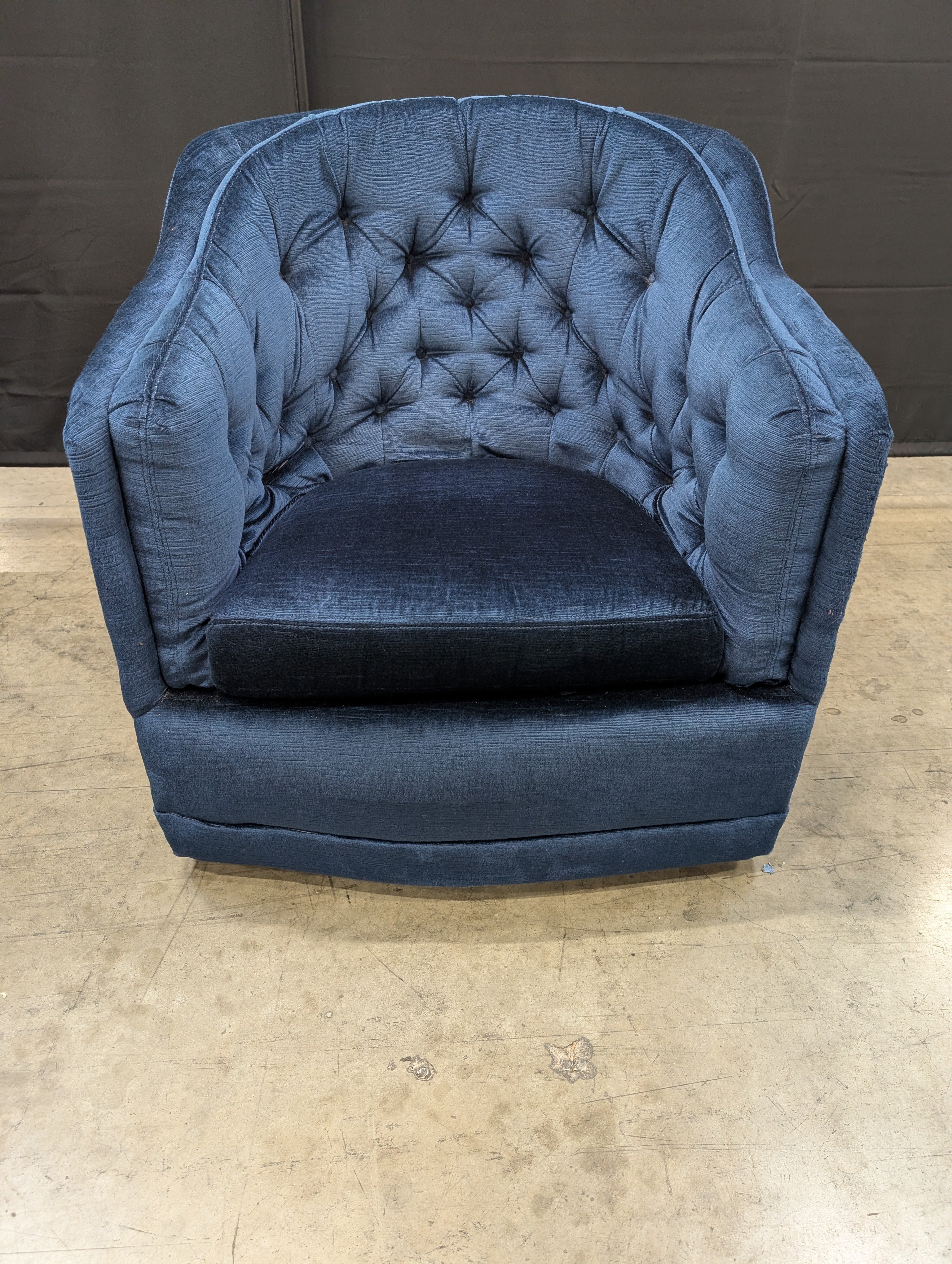 Deep Blue Velvet Tufted Barrel Accent Chair - Image 5