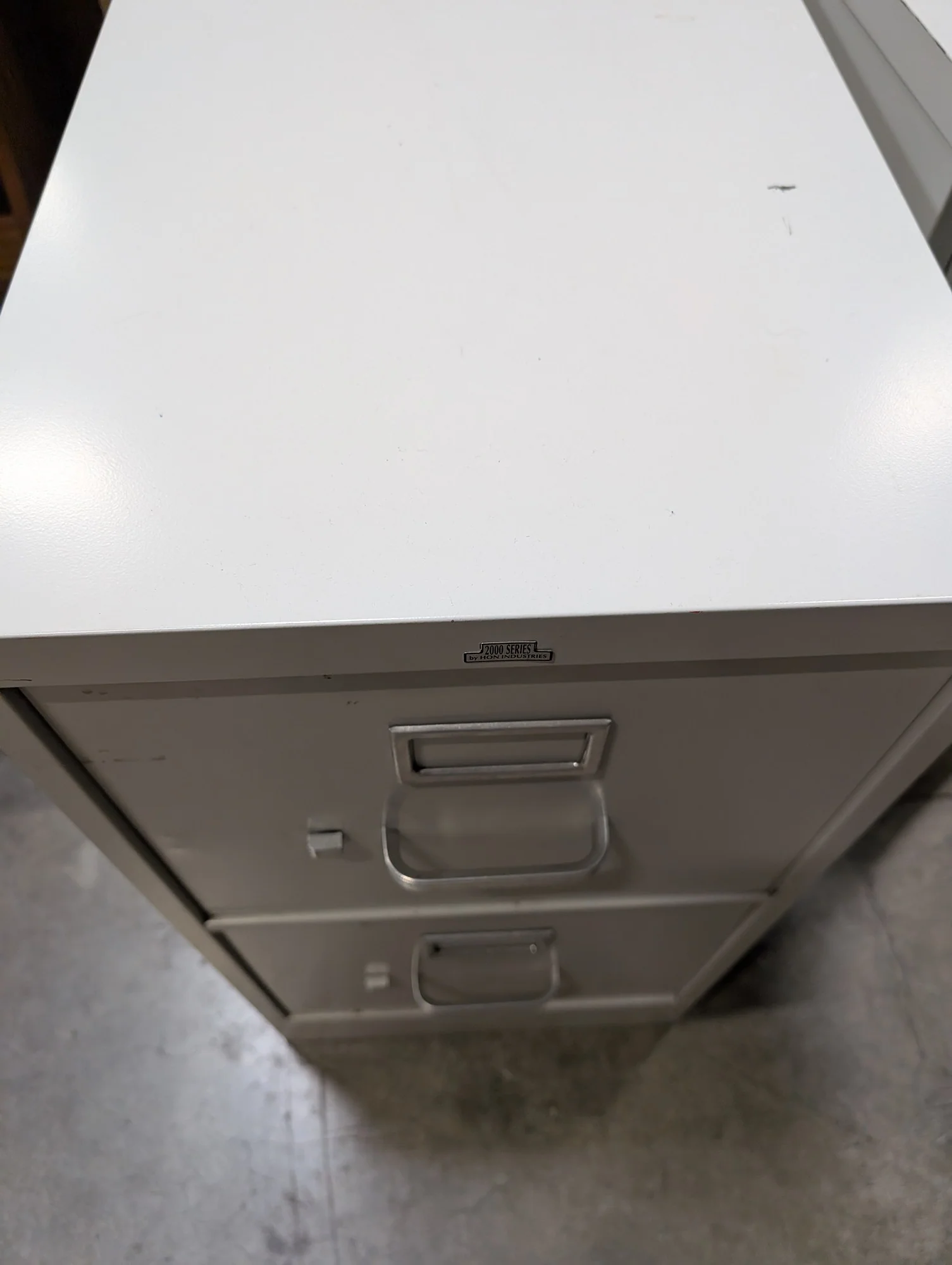 Hon 2000 Series Two-Drawer Metal Filing Cabinet - Image 3