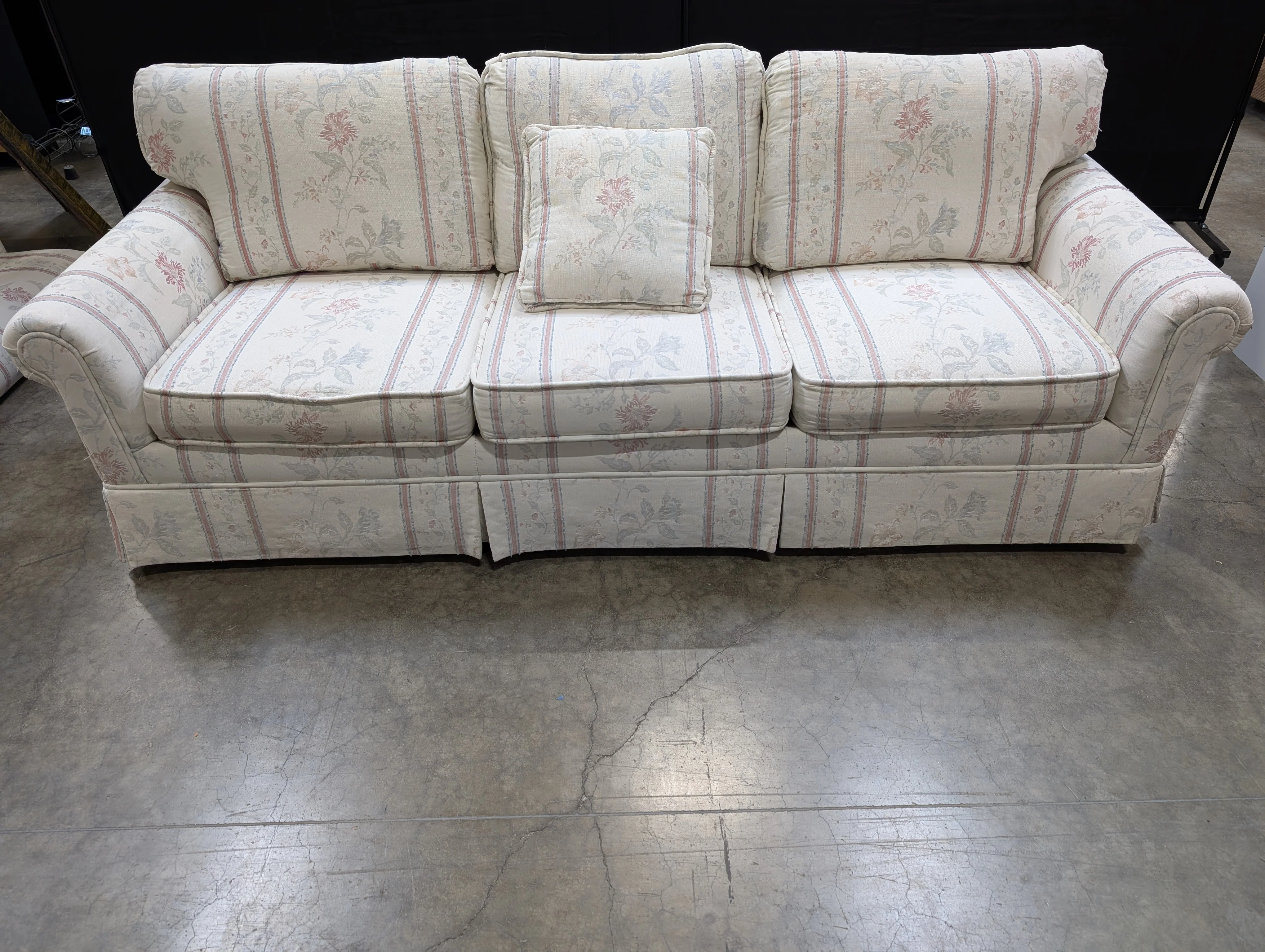 Traditional Floral Upholstered Sofa with Rolled Arms - Image 2