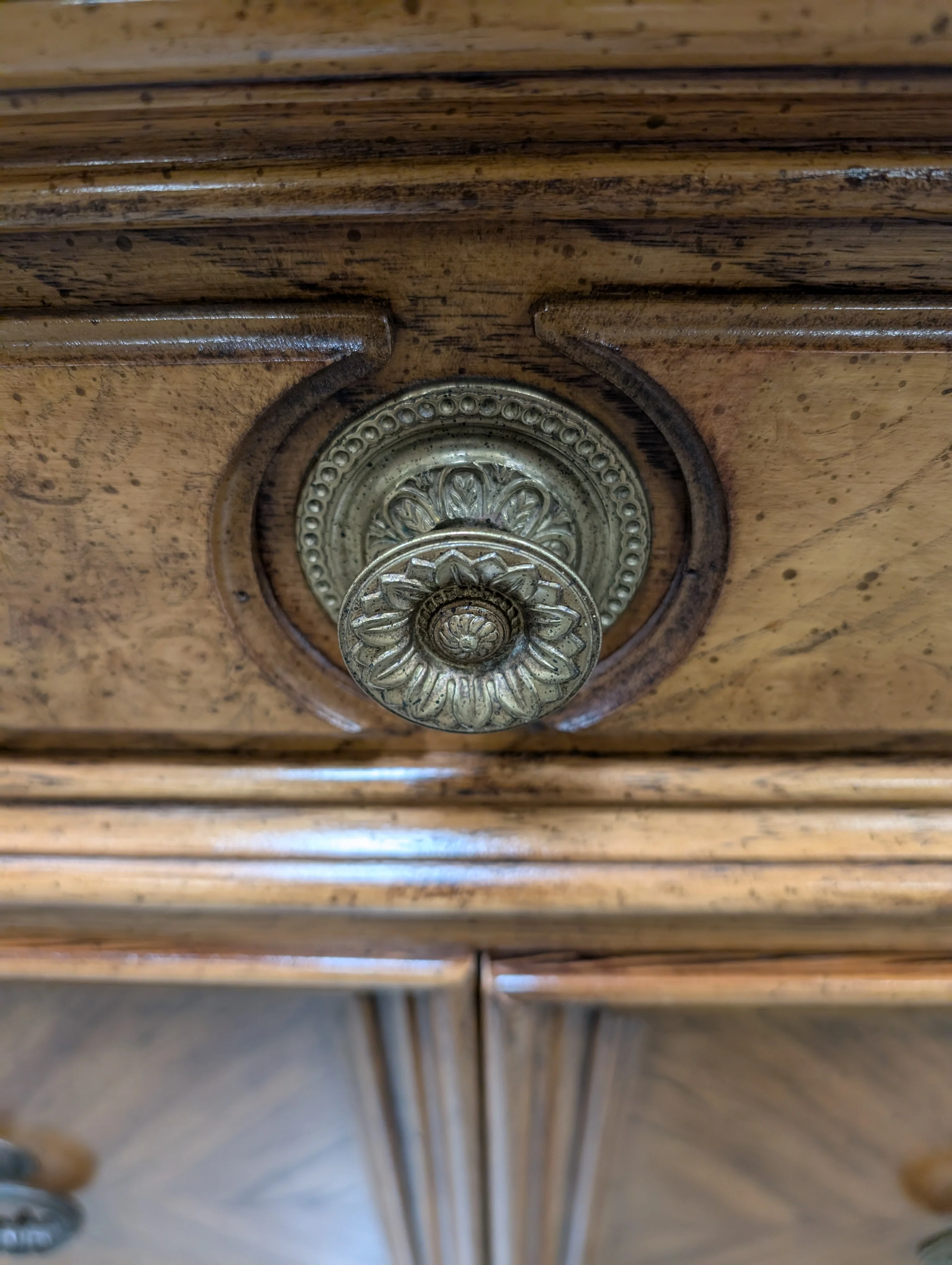 Traditional Hardwood Thomasville Drop-Leaf Cabinet with Inlaid Veneer - Image 4