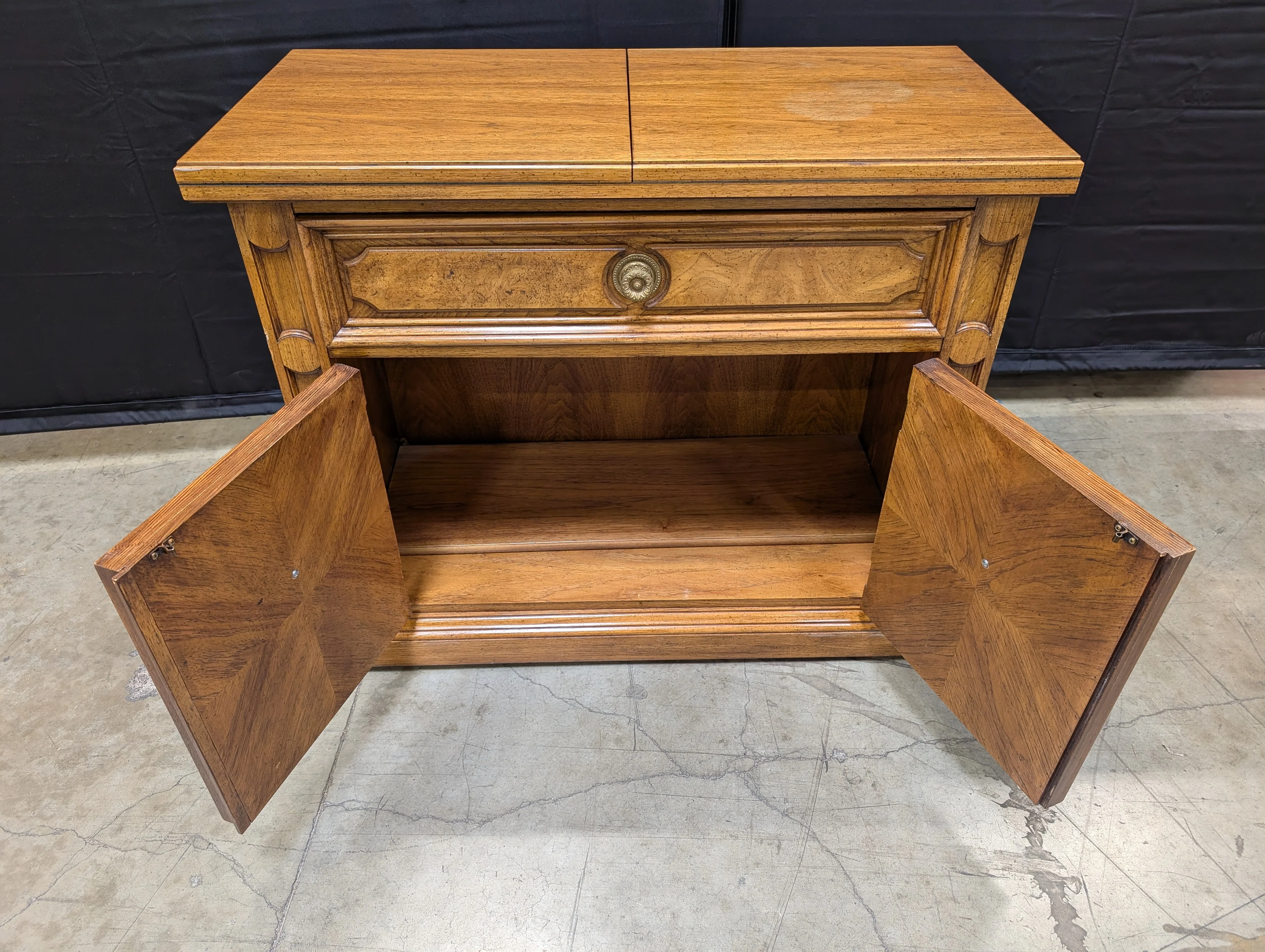 Traditional Hardwood Thomasville Drop-Leaf Cabinet with Inlaid Veneer - Image 5