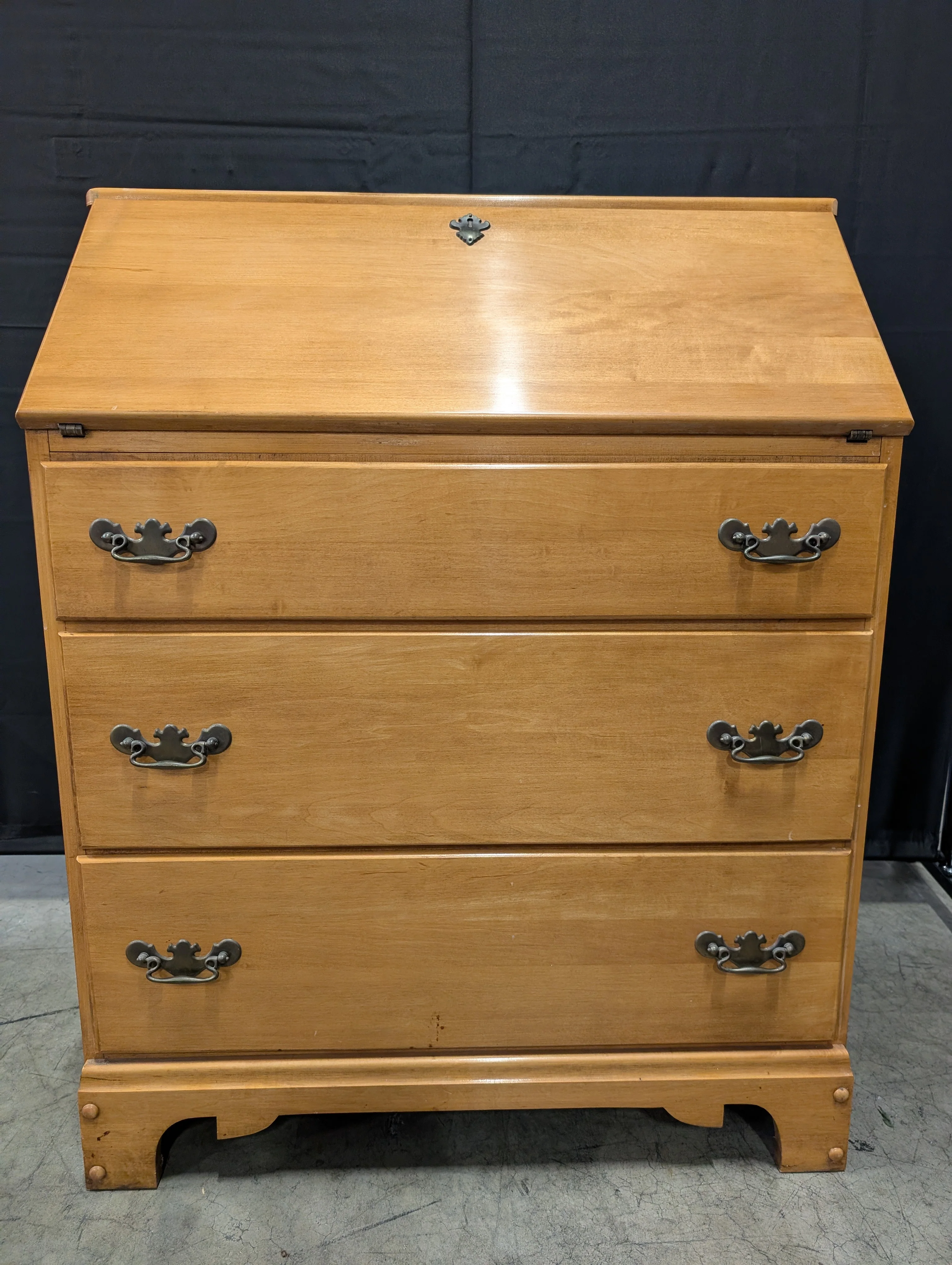 Traditional Honey Tone GIMBEL'S Parkleigh Manor Wood Drop-Front Secretary Desk