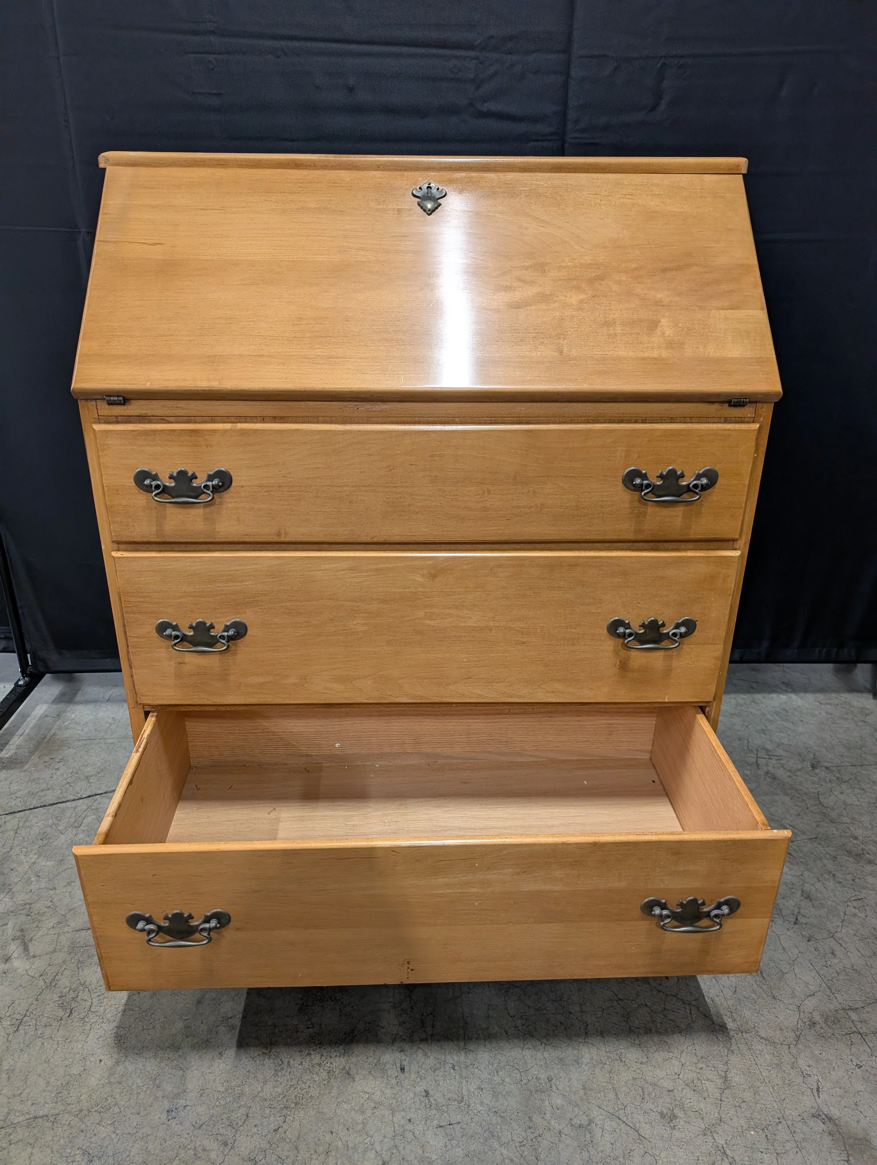 Traditional Honey Tone GIMBEL'S Parkleigh Manor Wood Drop-Front Secretary Desk - Image 2