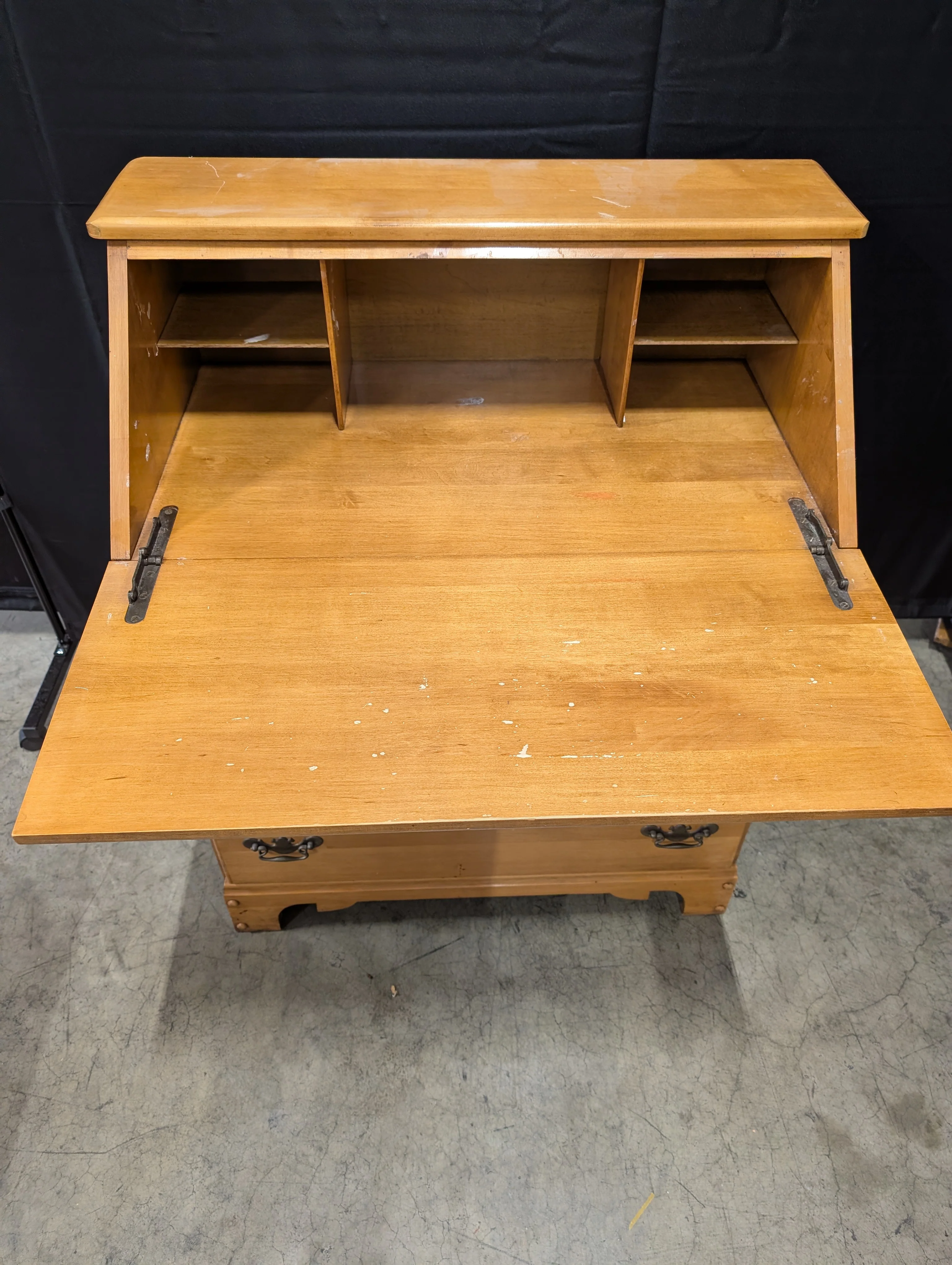 Traditional Honey Tone GIMBEL'S Parkleigh Manor Wood Drop-Front Secretary Desk - Image 3