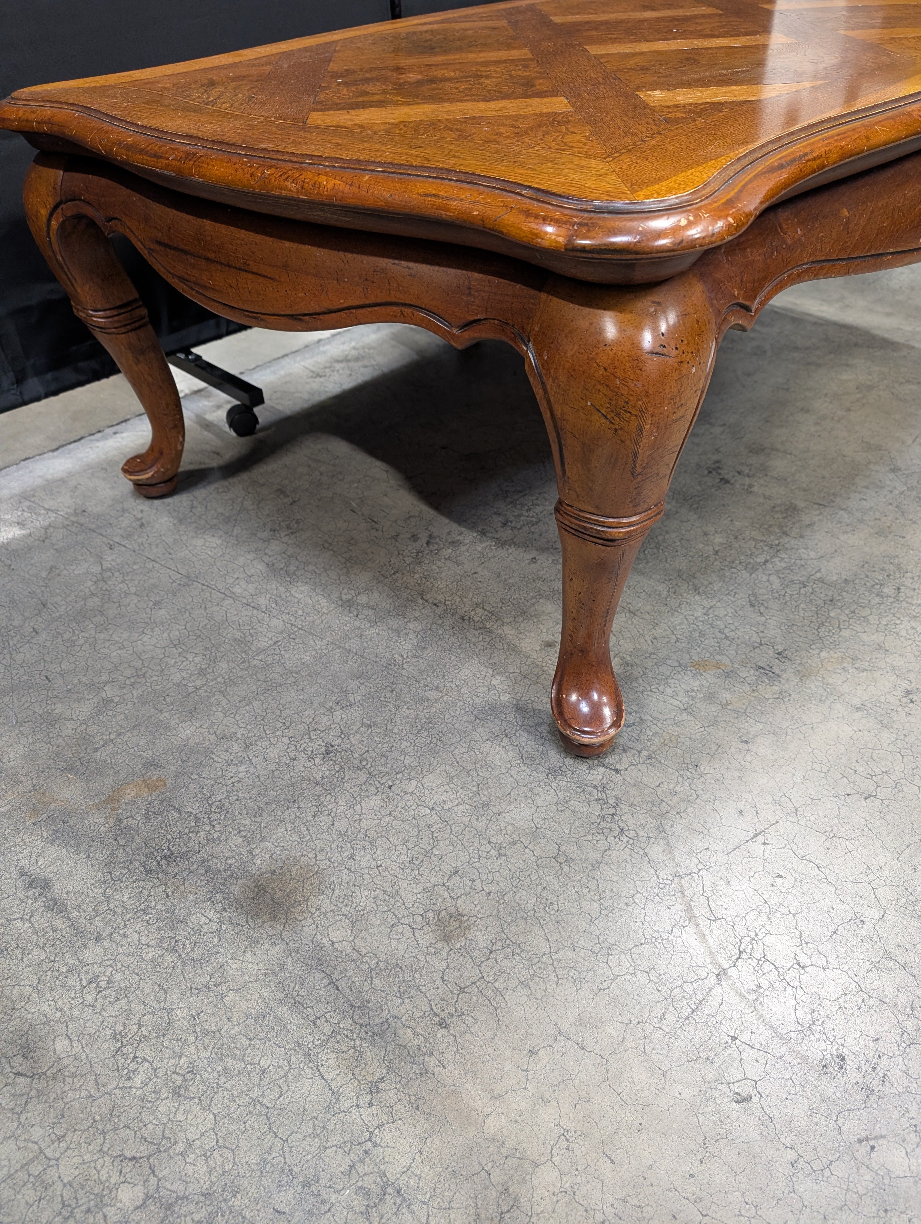 Inlaid Wood Coffee Table with Scalloped Edges - Image 3