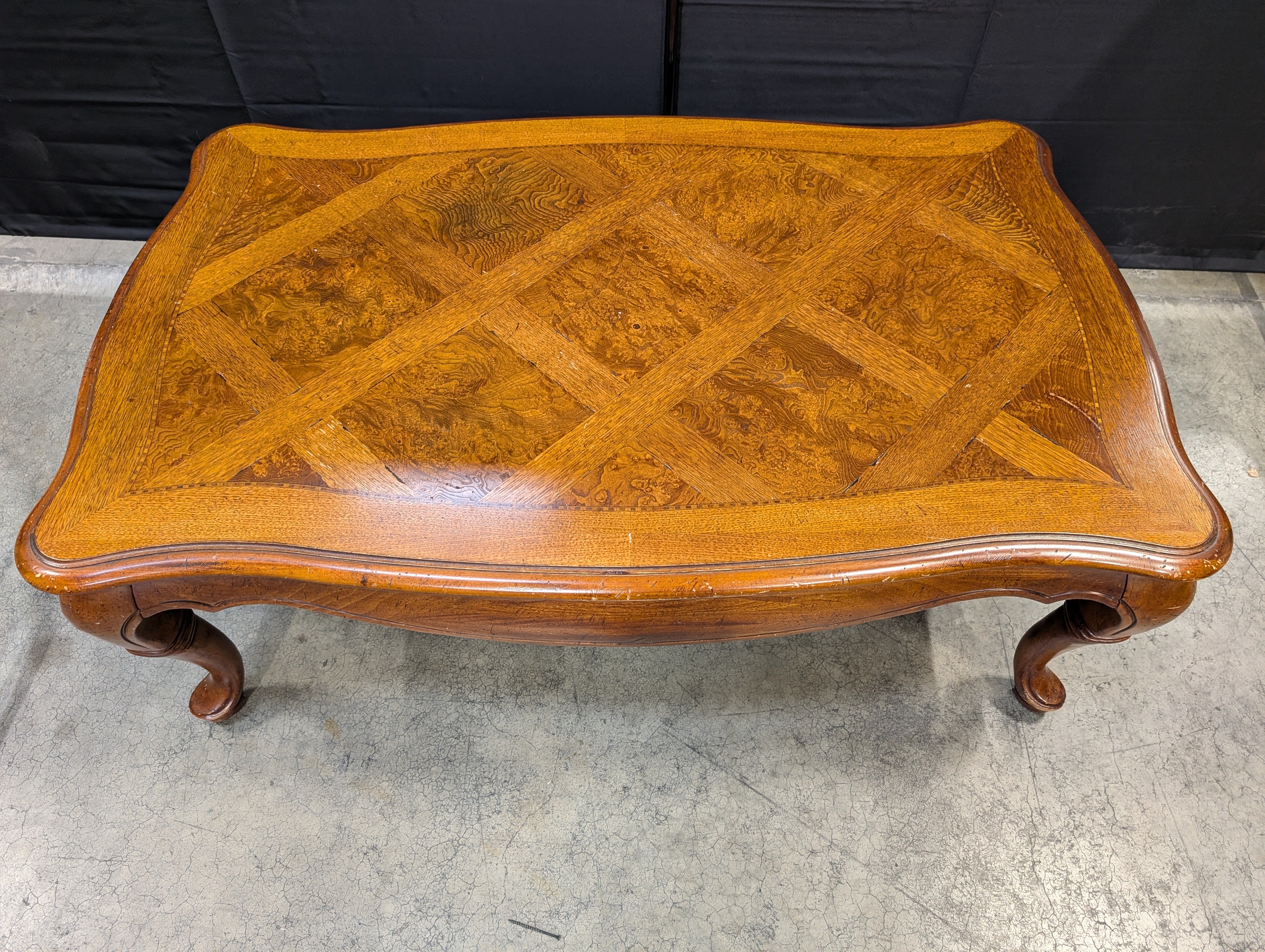 Inlaid Wood Coffee Table with Scalloped Edges - Image 5