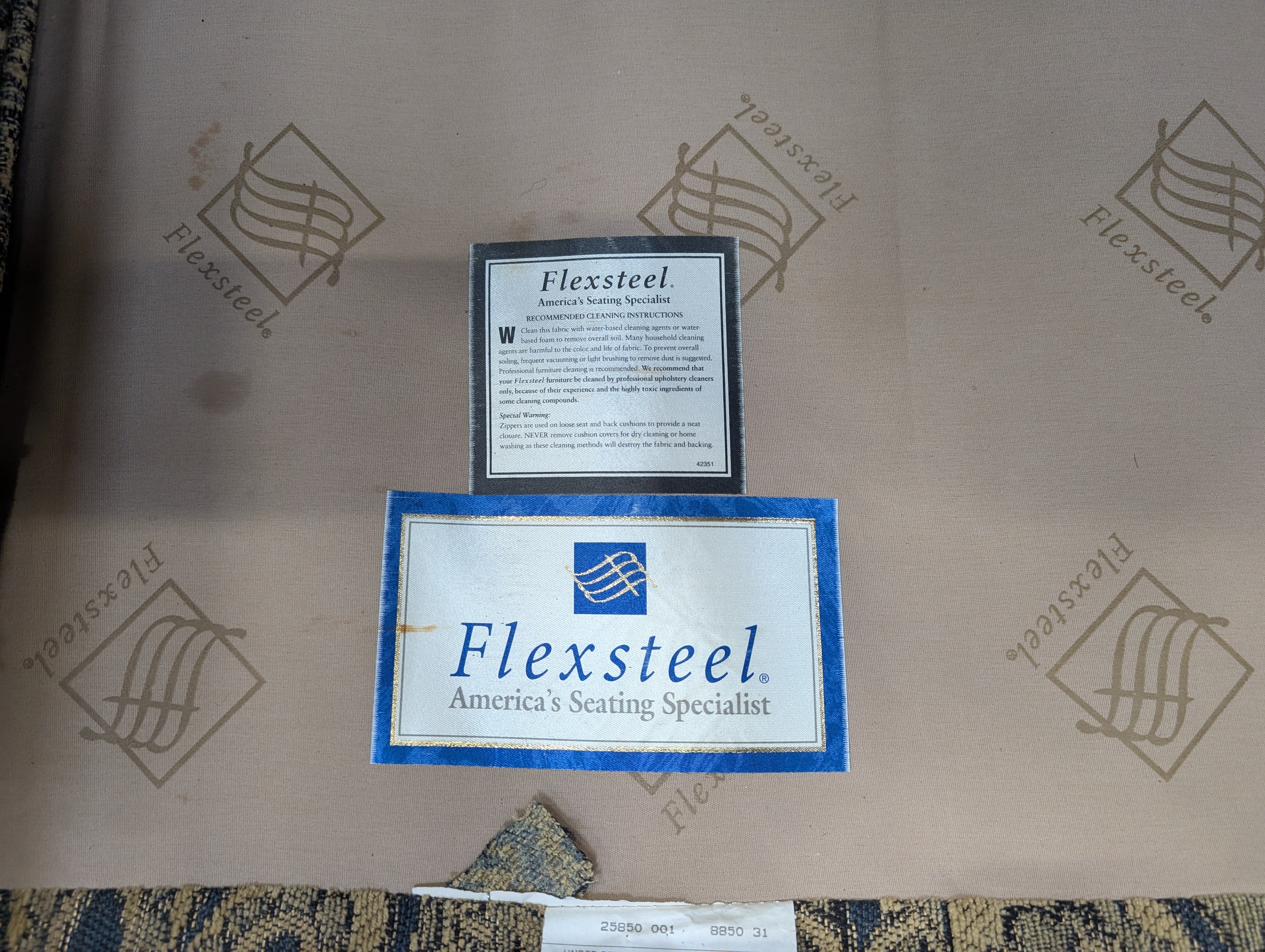 Flexsteel Ornate Damask Pattern Sofa - Image 3