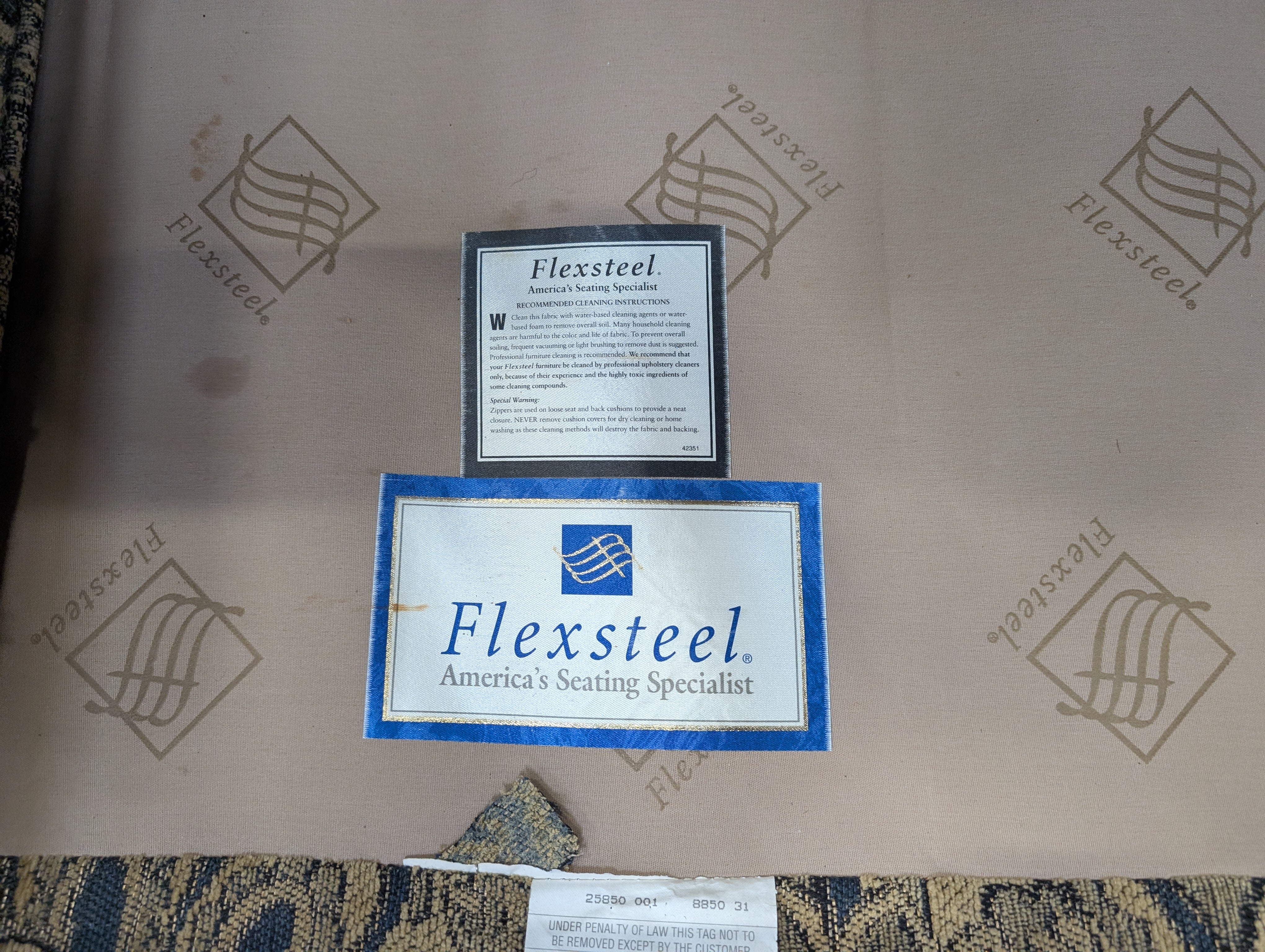 Flexsteel Ornate Damask Pattern Sofa - Image 4
