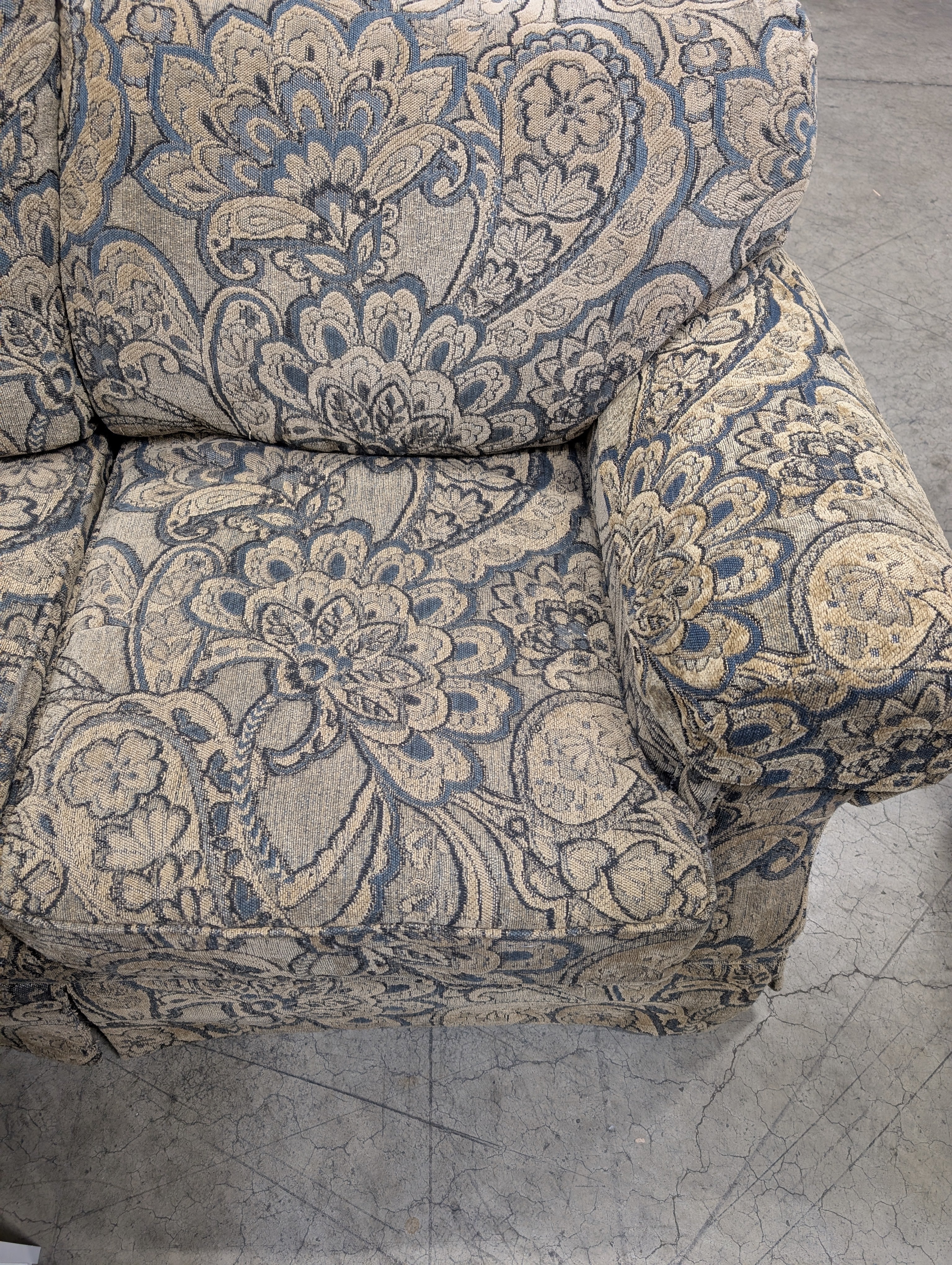 Flexsteel Ornate Damask Pattern Sofa - Image 5