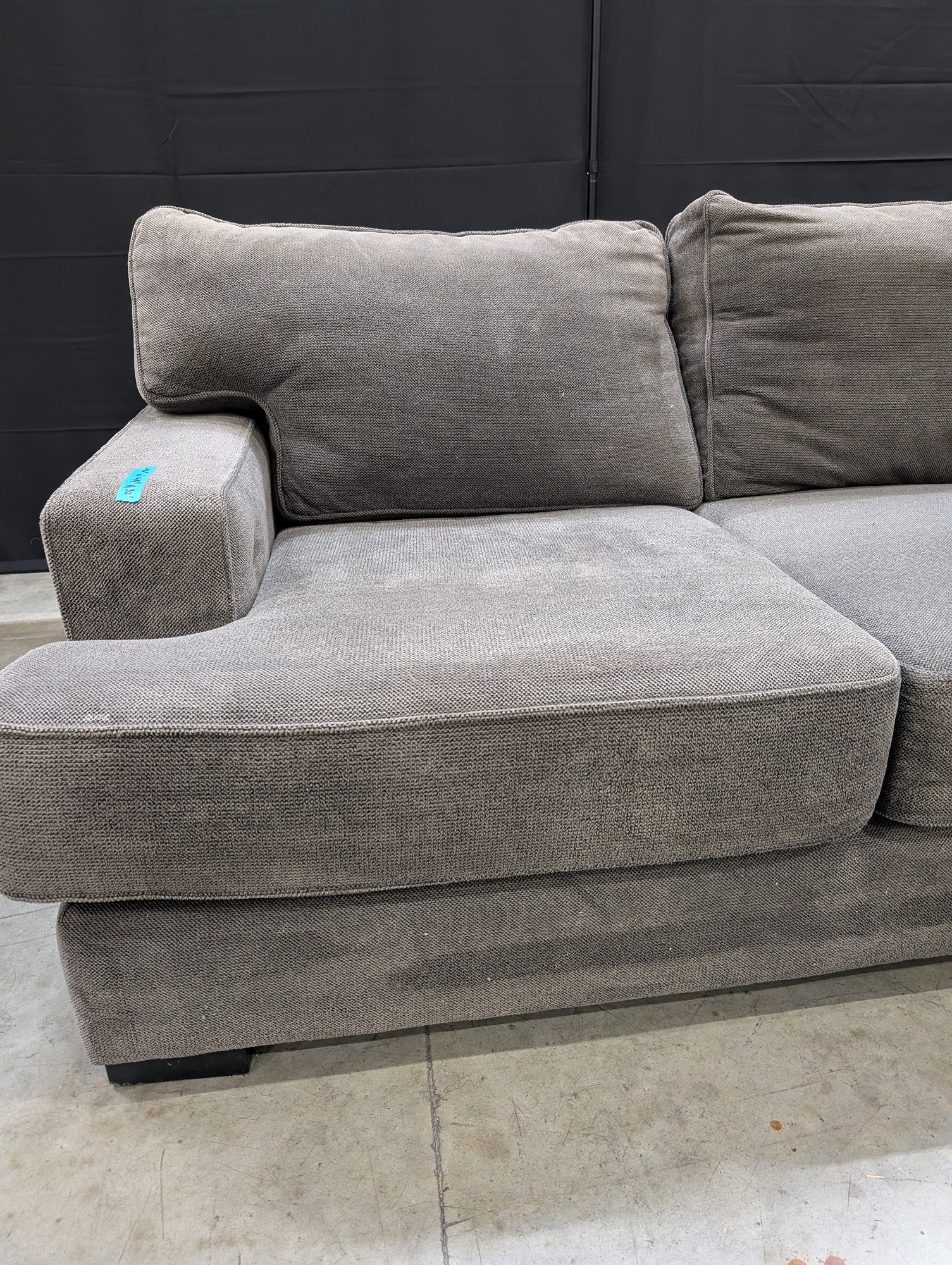 Pacific Furniture Industries Modern Grey Three-Seater Sofa with USB Port - Image 4