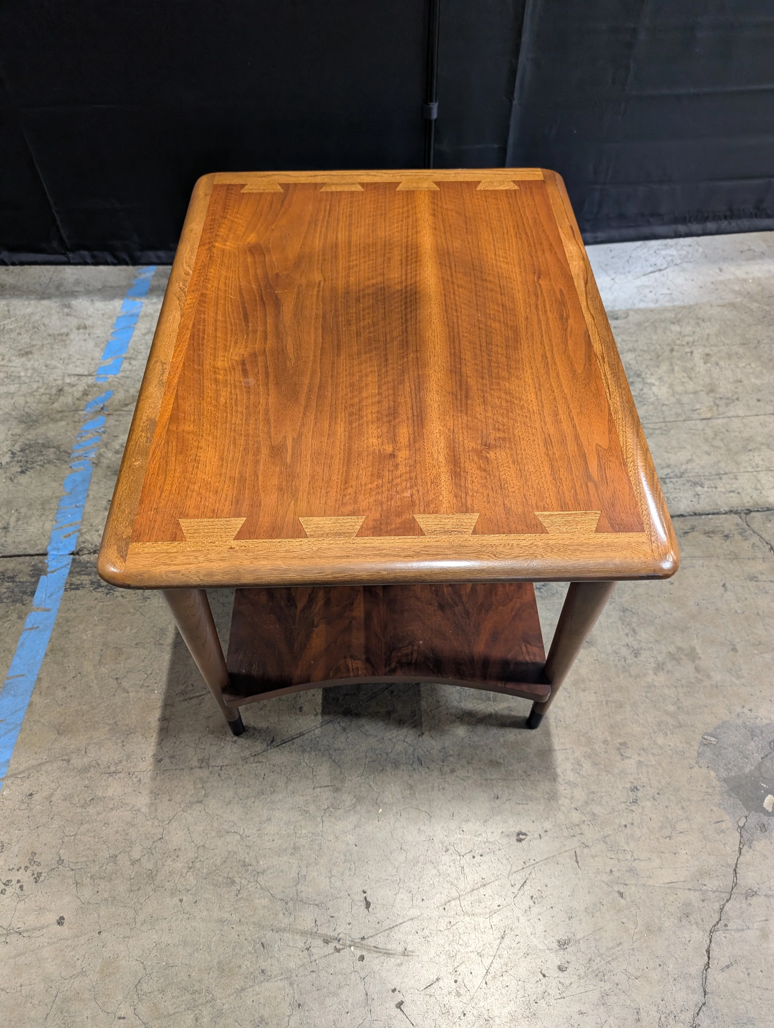 Lane Furniture Wood End Table with Inlaid Top and Lower Shelf - Image 2