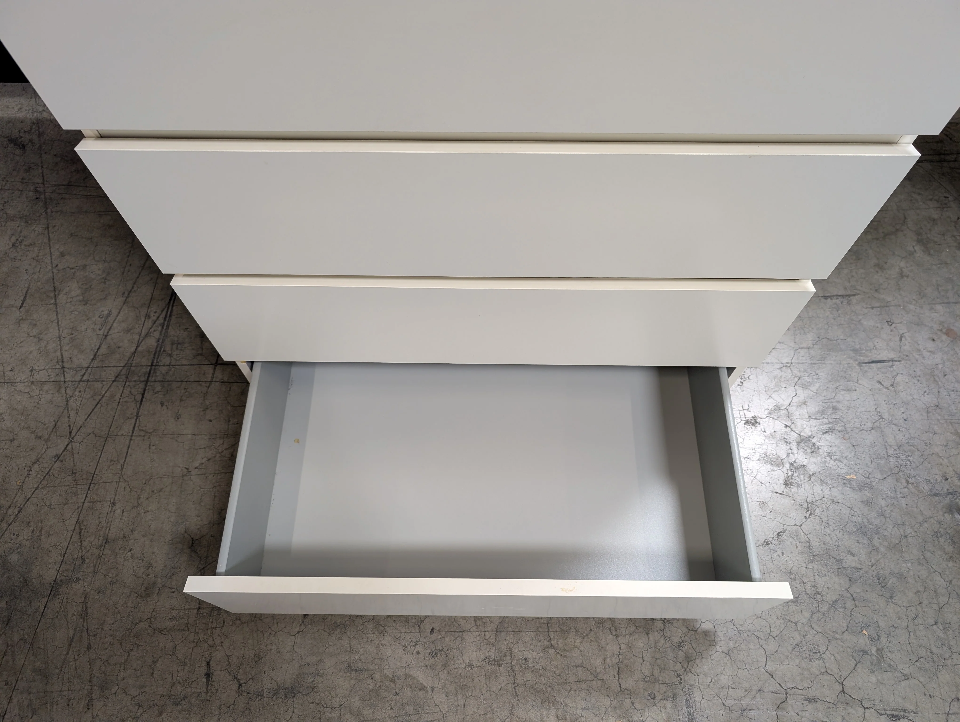 Modern Light Grey Six-Drawer Dresser Chest - Image 5