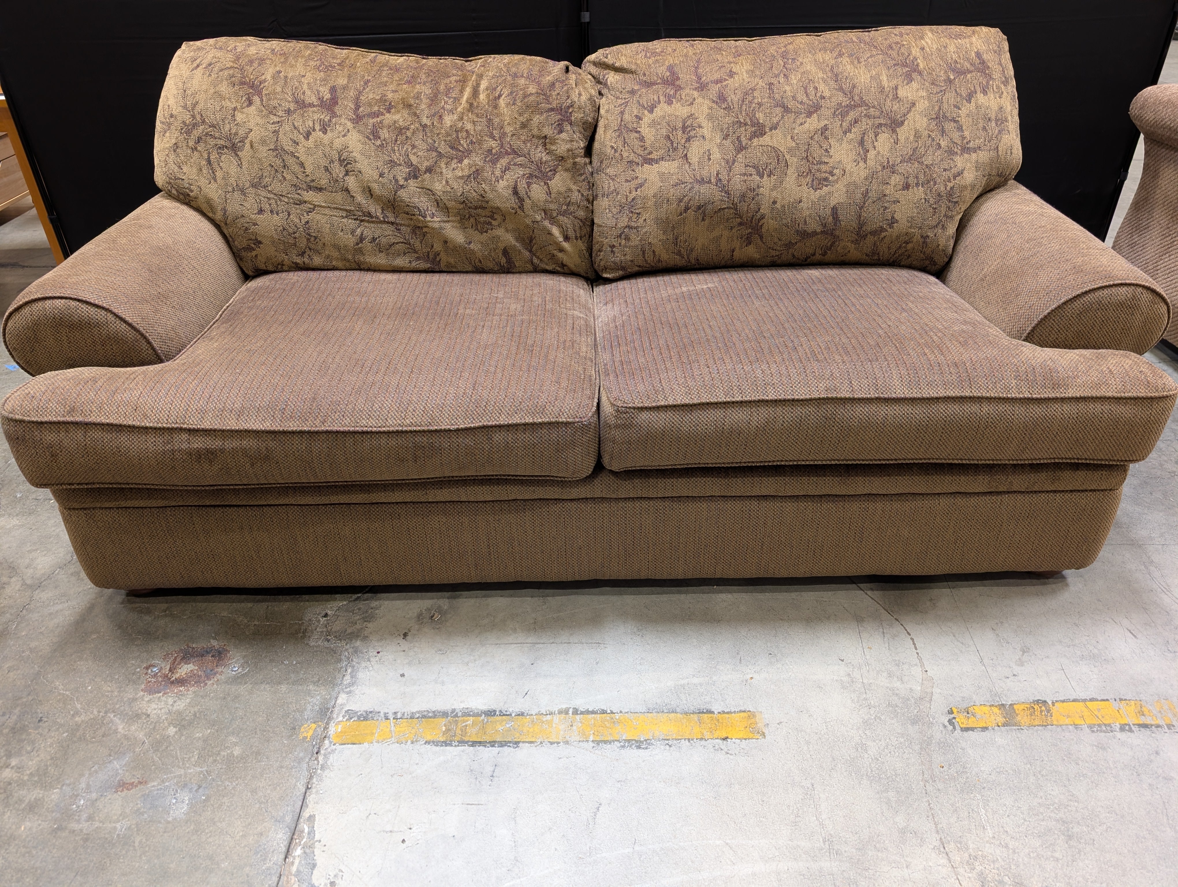 Sklar Peppler Spacious Earth-Toned Sectional Sofa with Patterned Cushions - Image 2