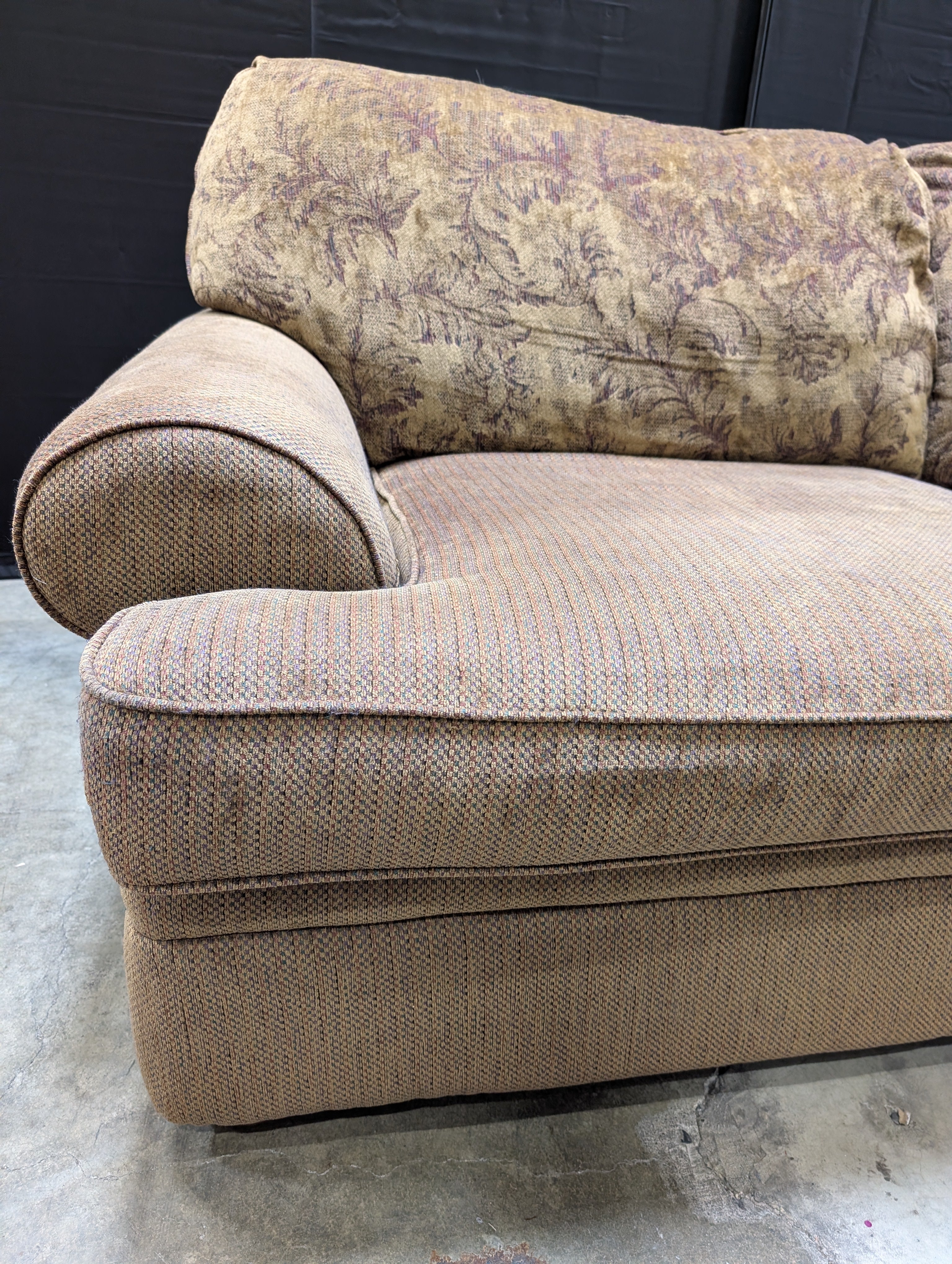 Sklar Peppler Spacious Earth-Toned Sectional Sofa with Patterned Cushions - Image 4