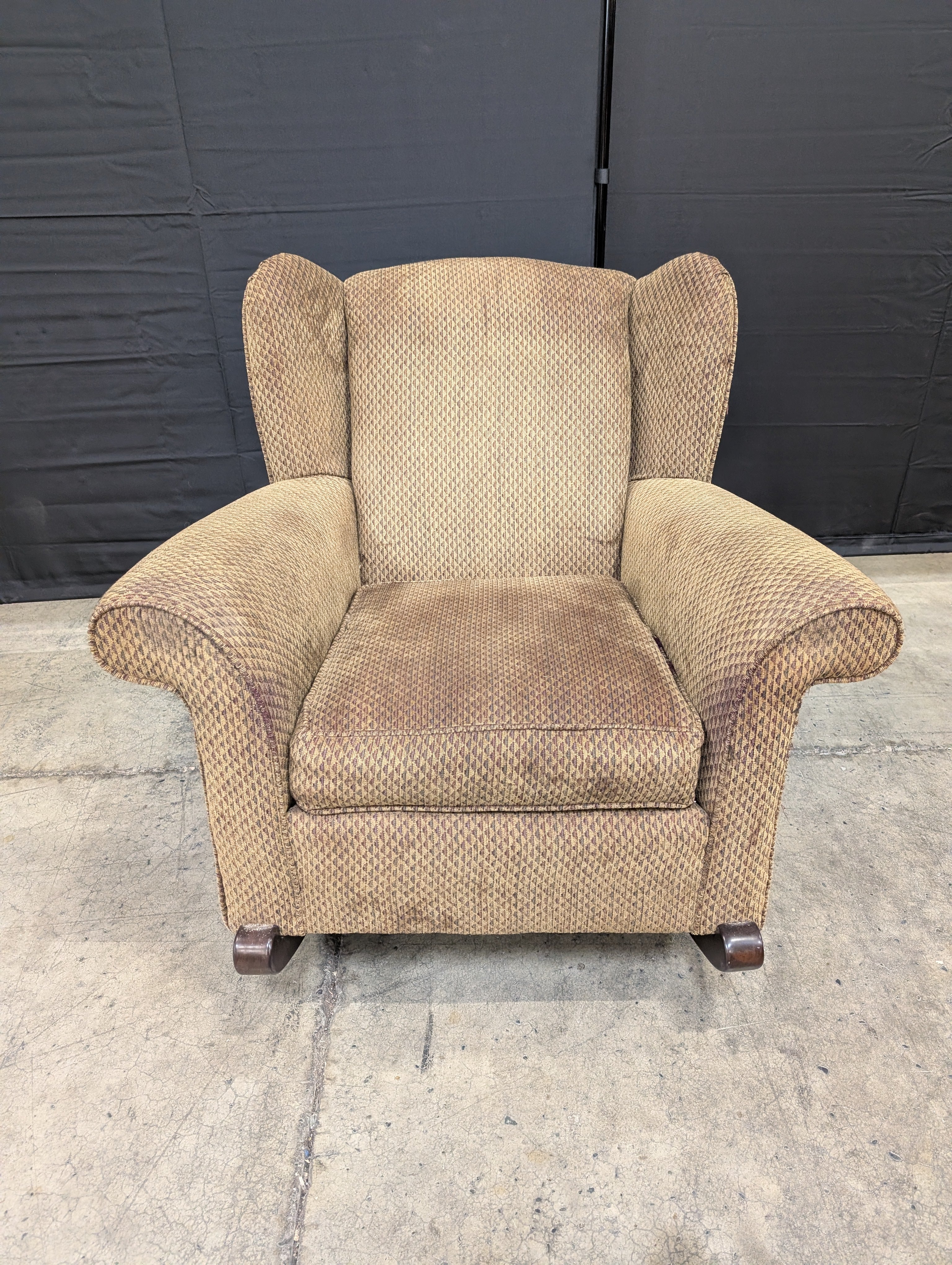 Traditional Wingback Armchair with Geometric Upholstery - Image 3