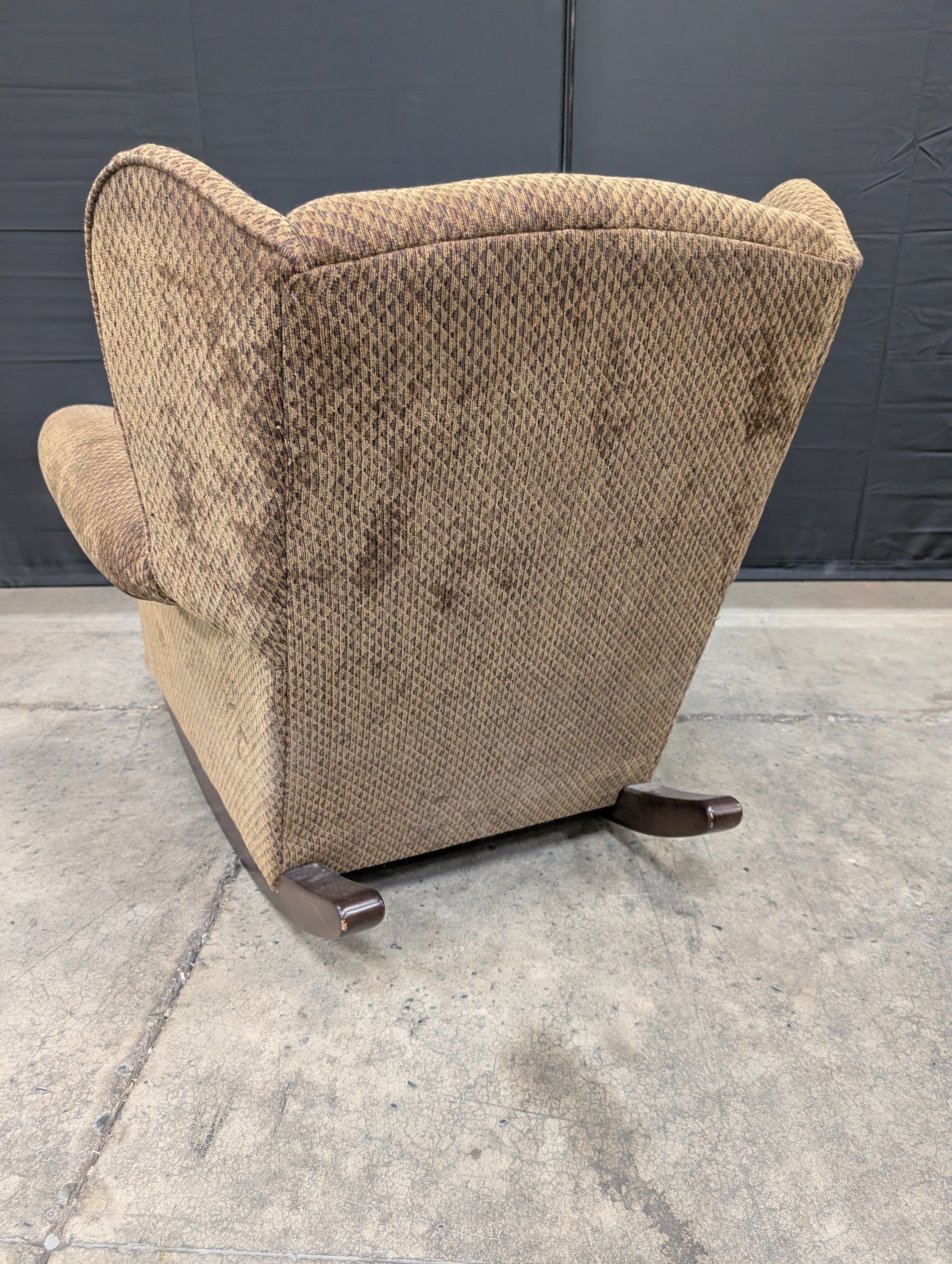 Traditional Wingback Armchair with Geometric Upholstery - Image 6