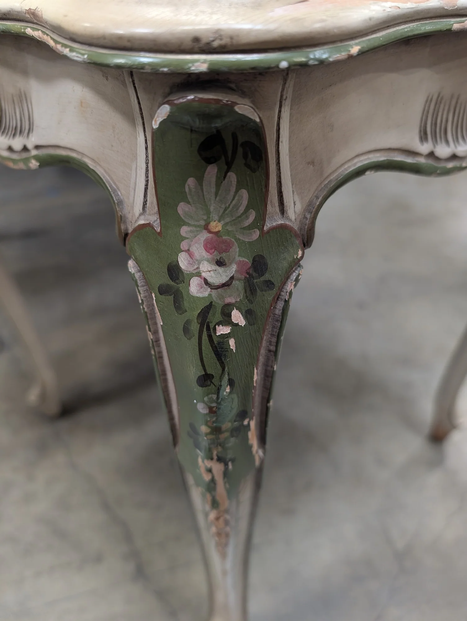 Vintage French Provincial Hand-Painted Floral Nesting Tables Set - Image 4