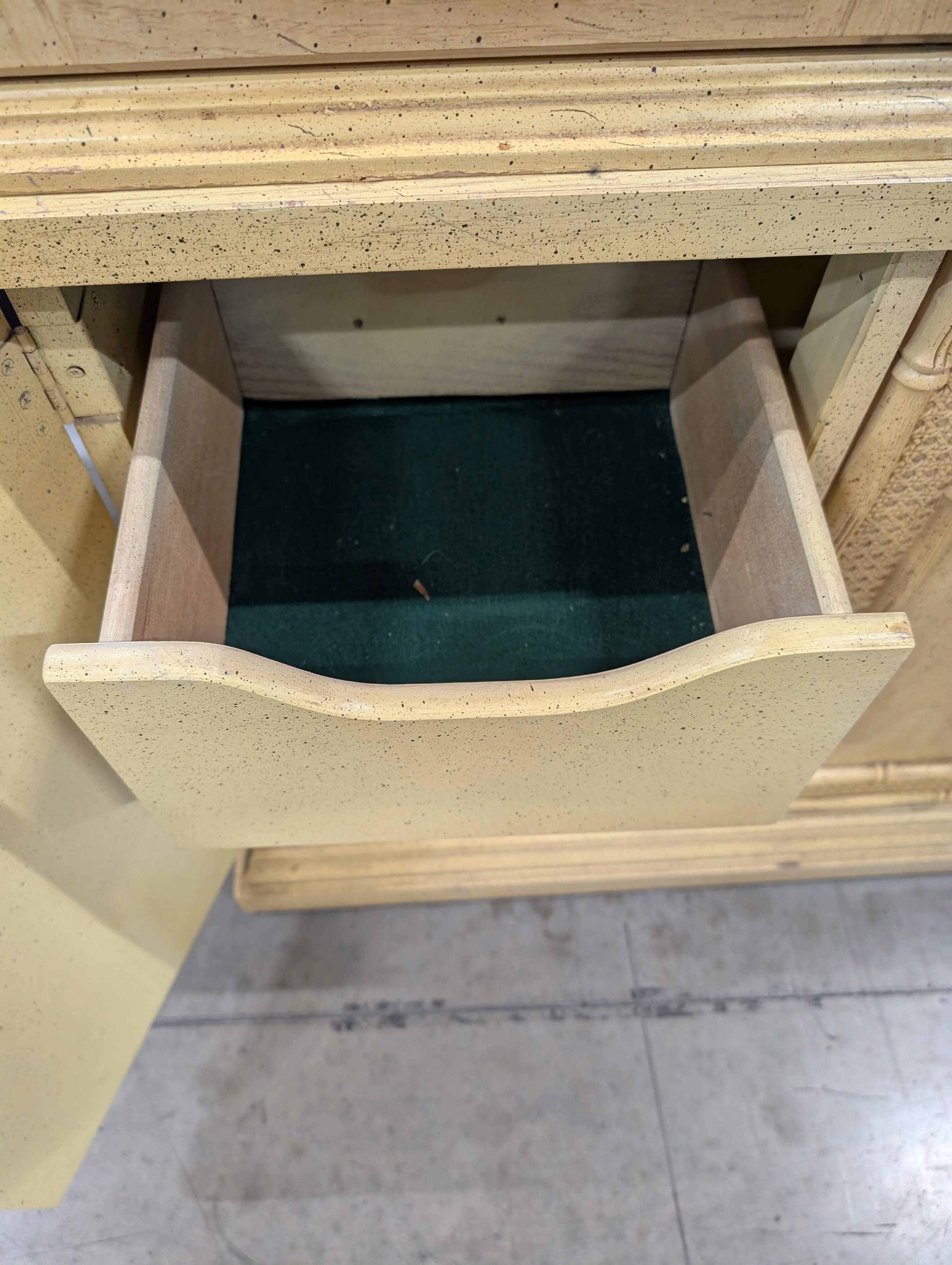 Vintage Chinoiserie Style Display Cabinet with Bamboo Detailing - Image 4
