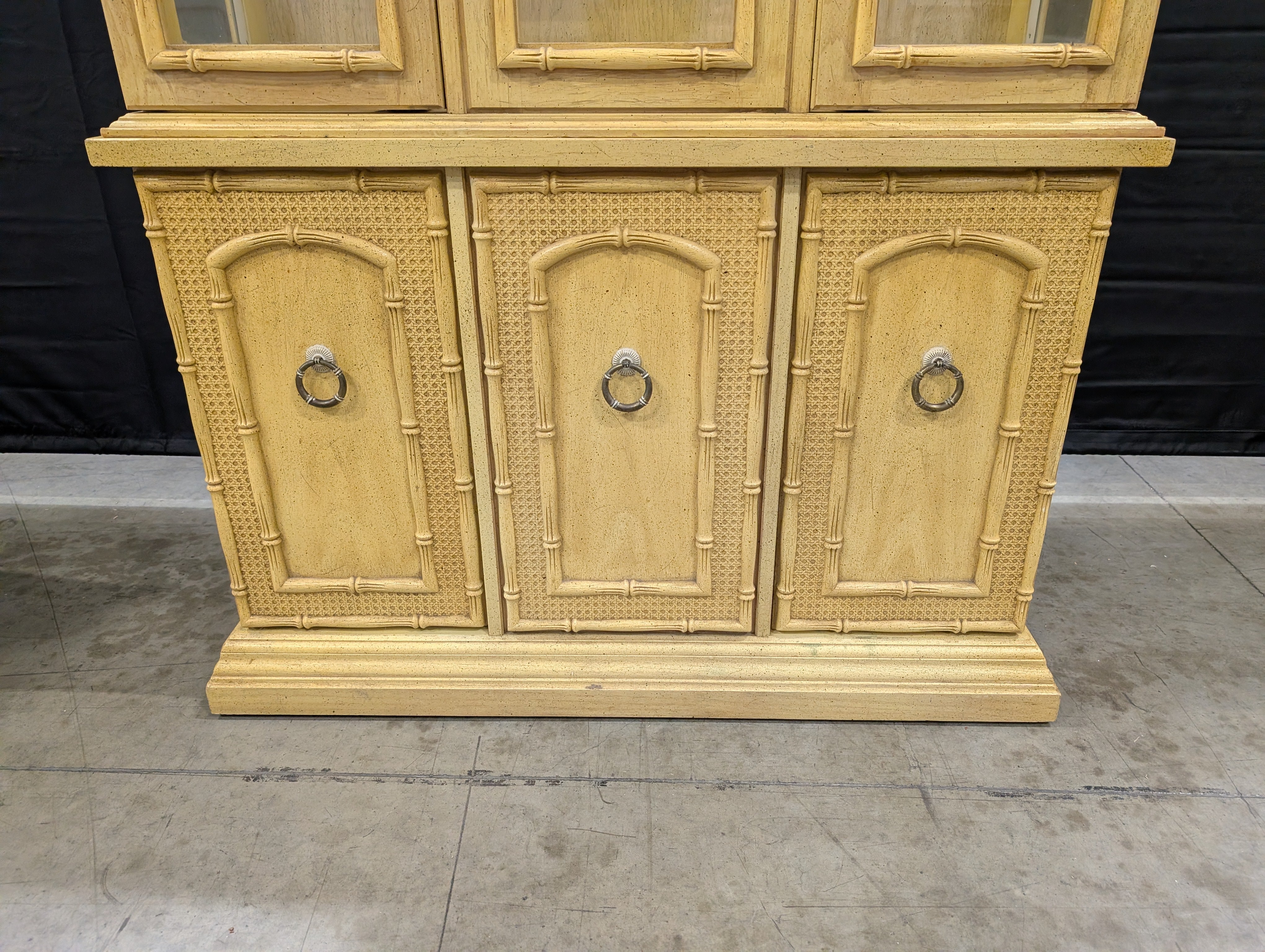 Vintage Chinoiserie Style Display Cabinet with Bamboo Detailing - Image 5