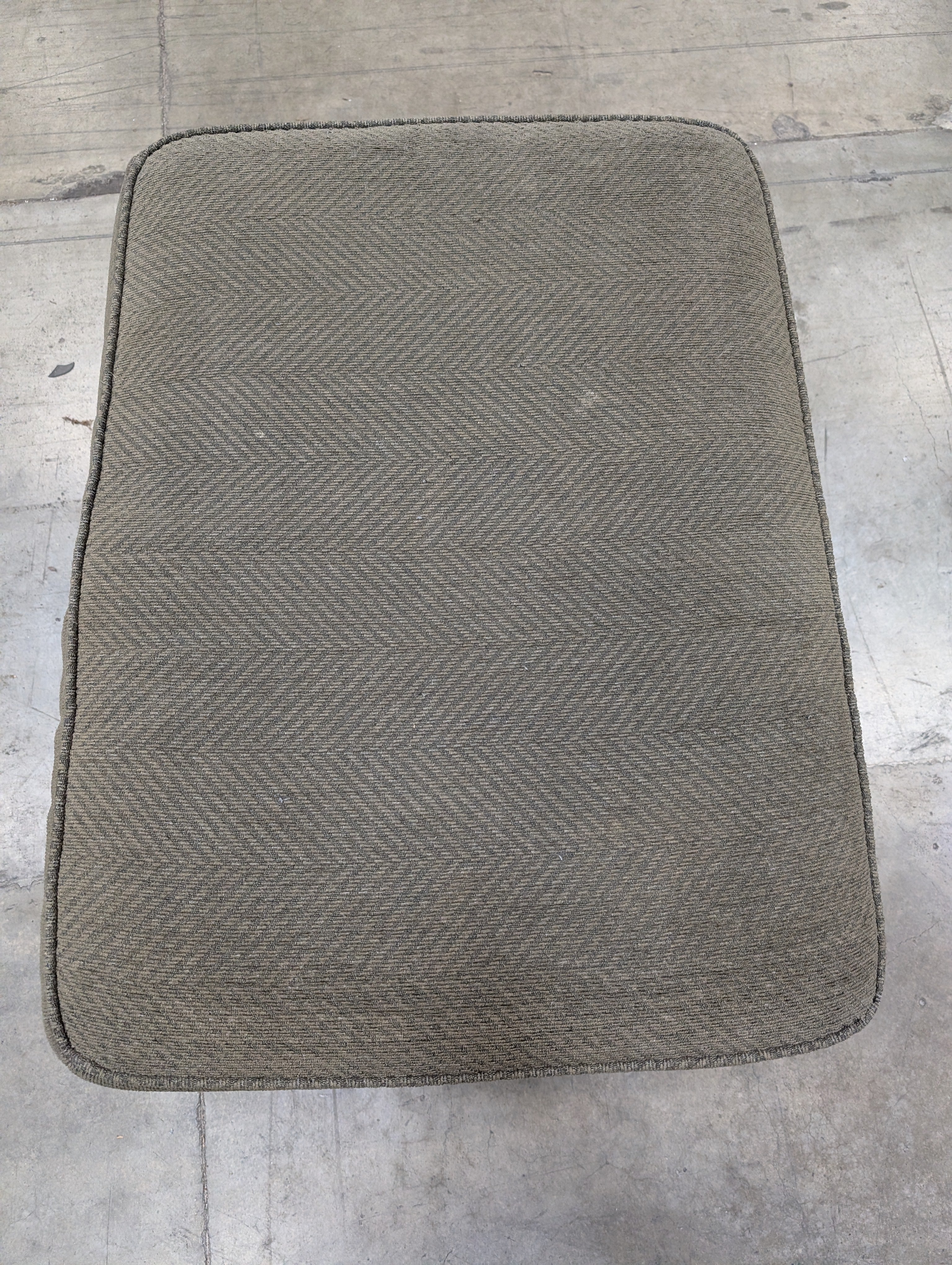 Green Ottoman - Image 3