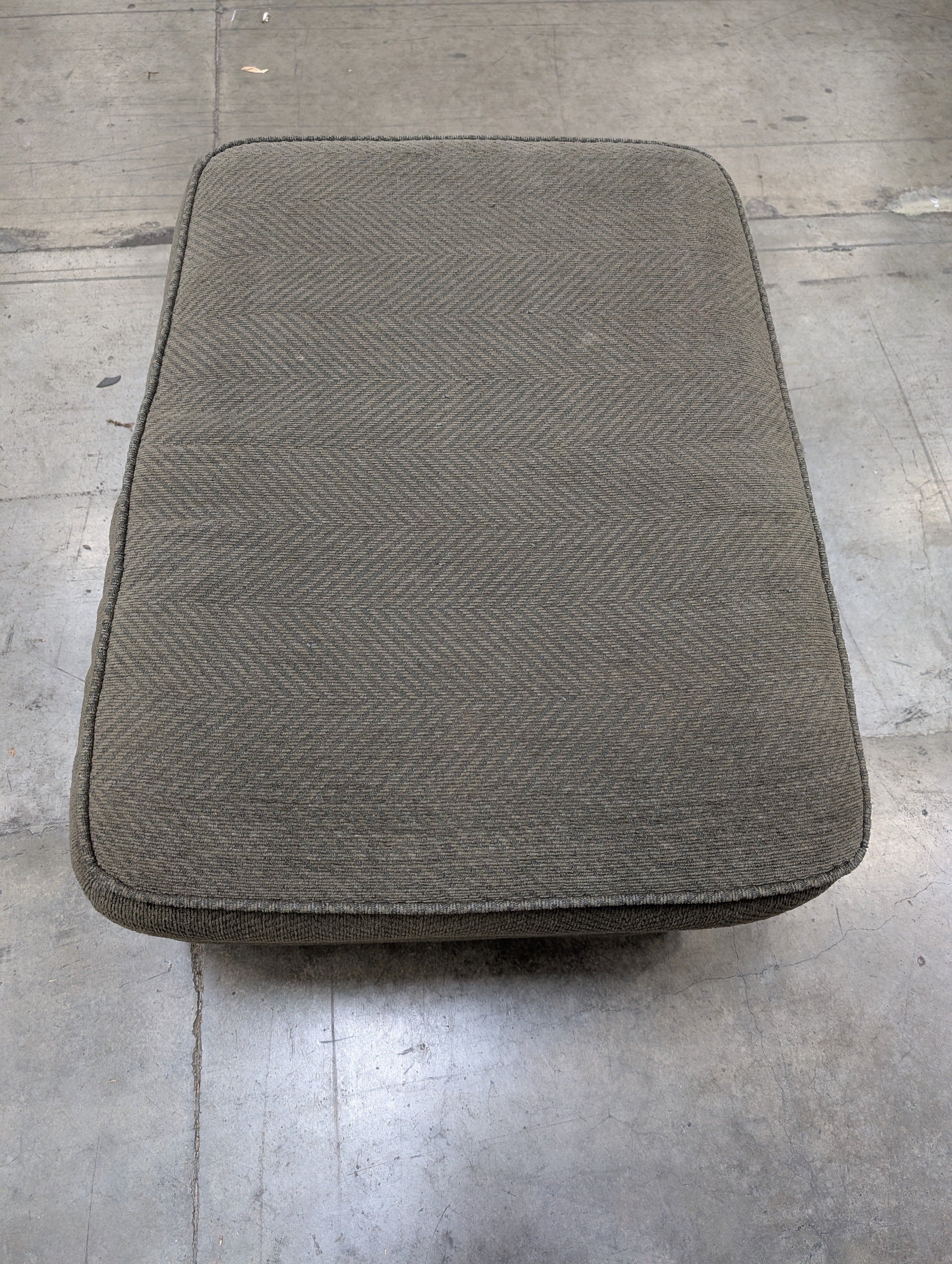 Green Ottoman - Image 4