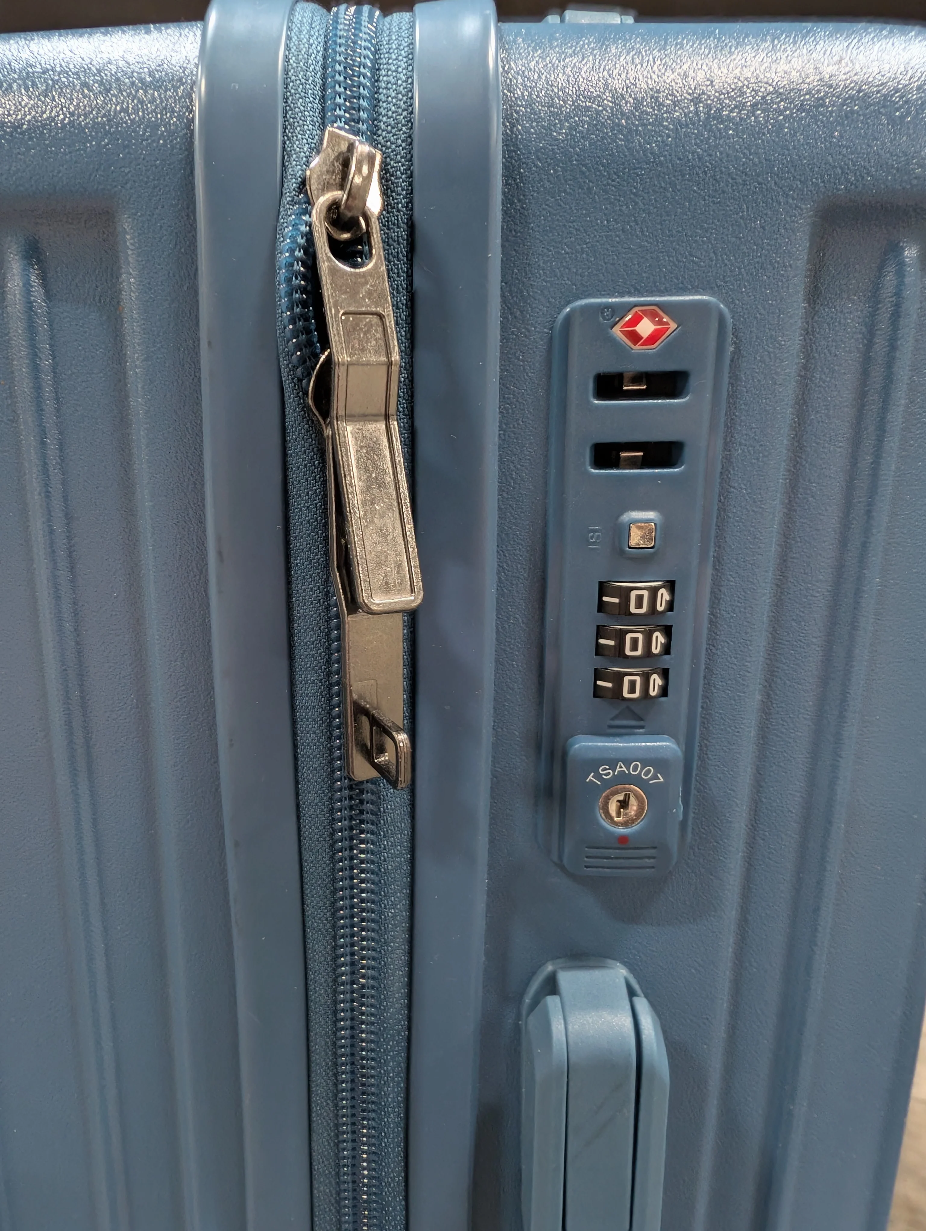 Travelhouse Hardshell Teal Carry-On Spinner Luggage - Image 8