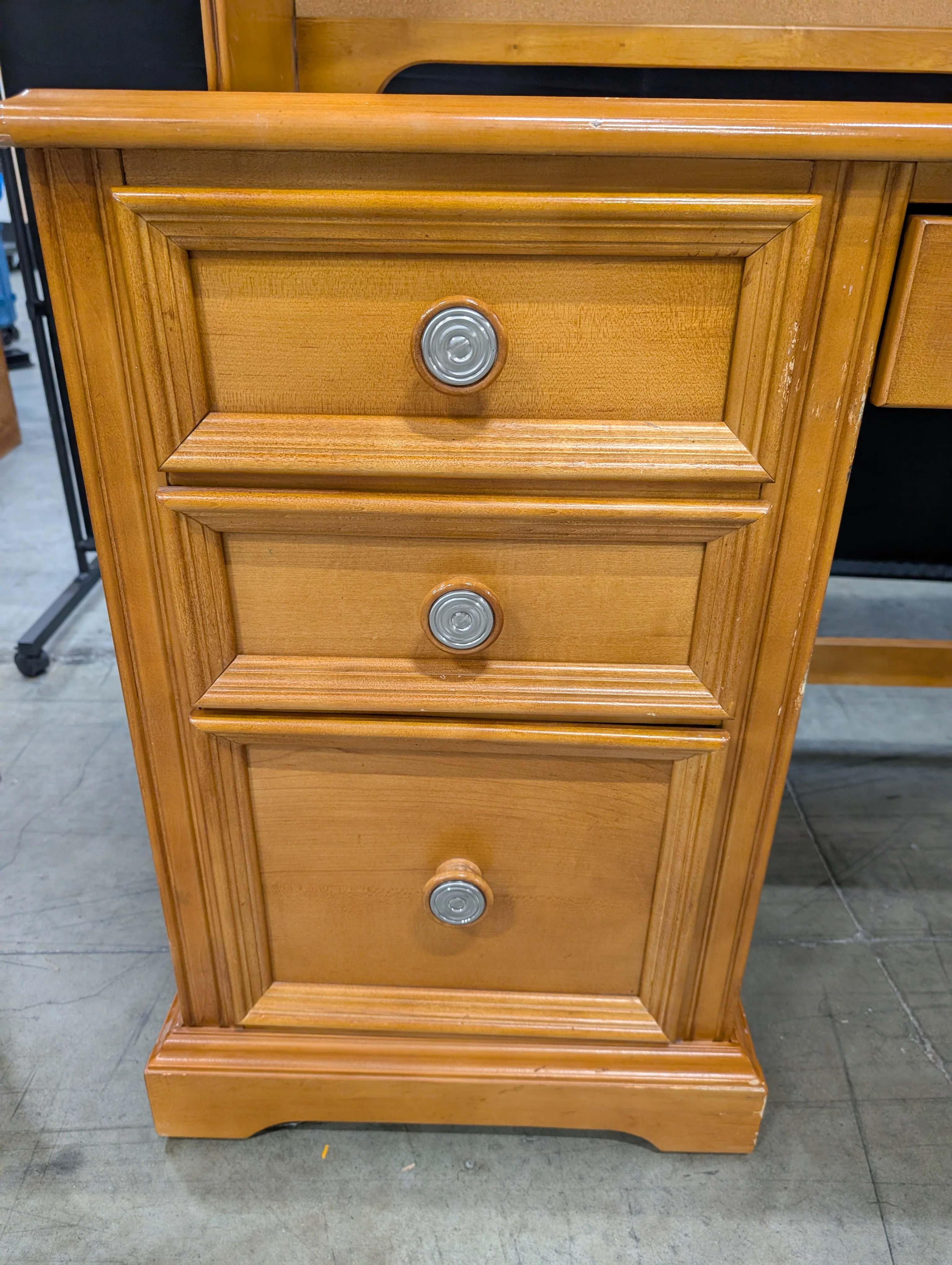 Pulaski Build a Bear Home collection Desk with Hutch - Image 6