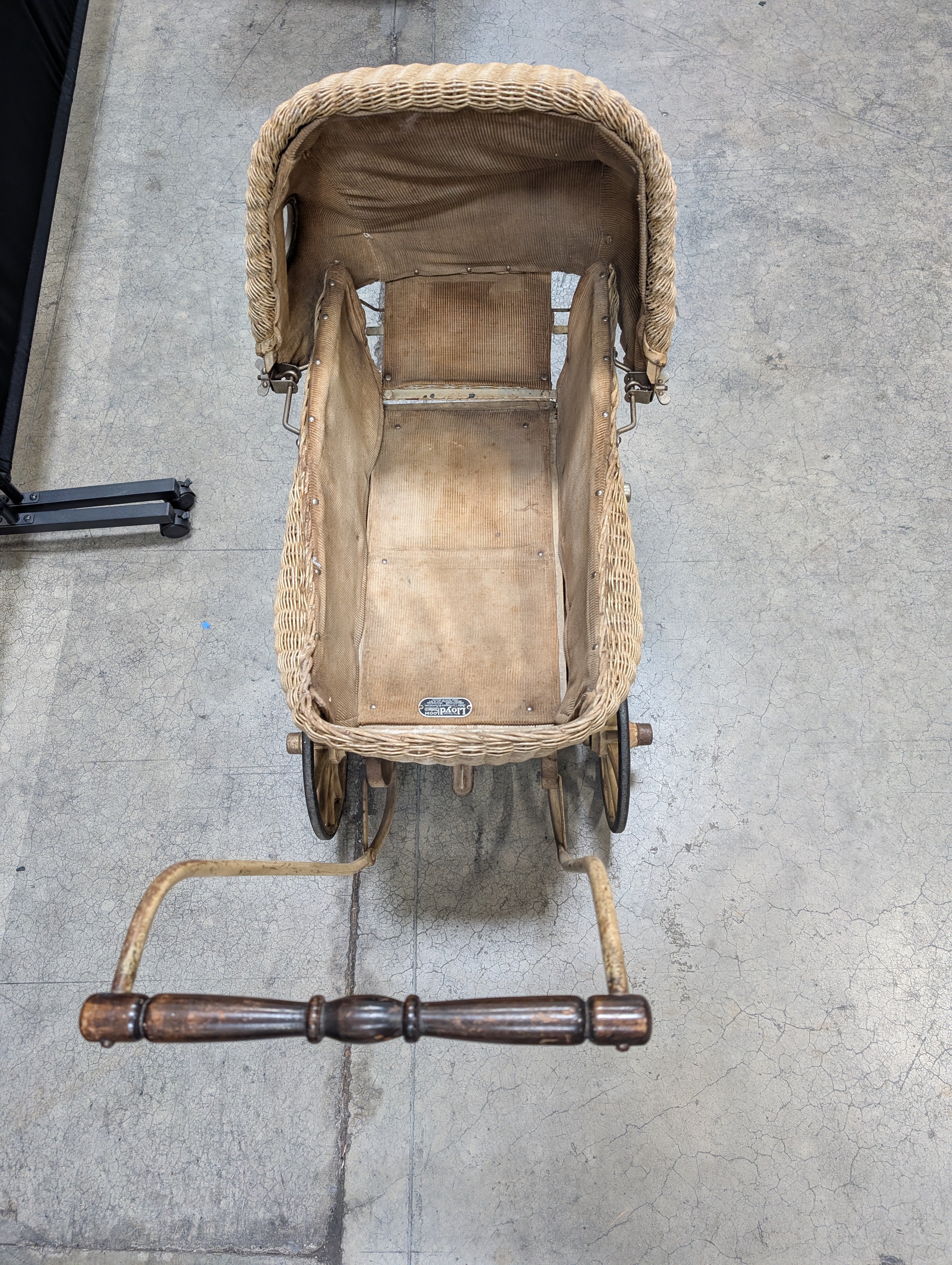 Vintage Lloyd Loom Baby Carriage with  Glass Porthole Window - Image 2
