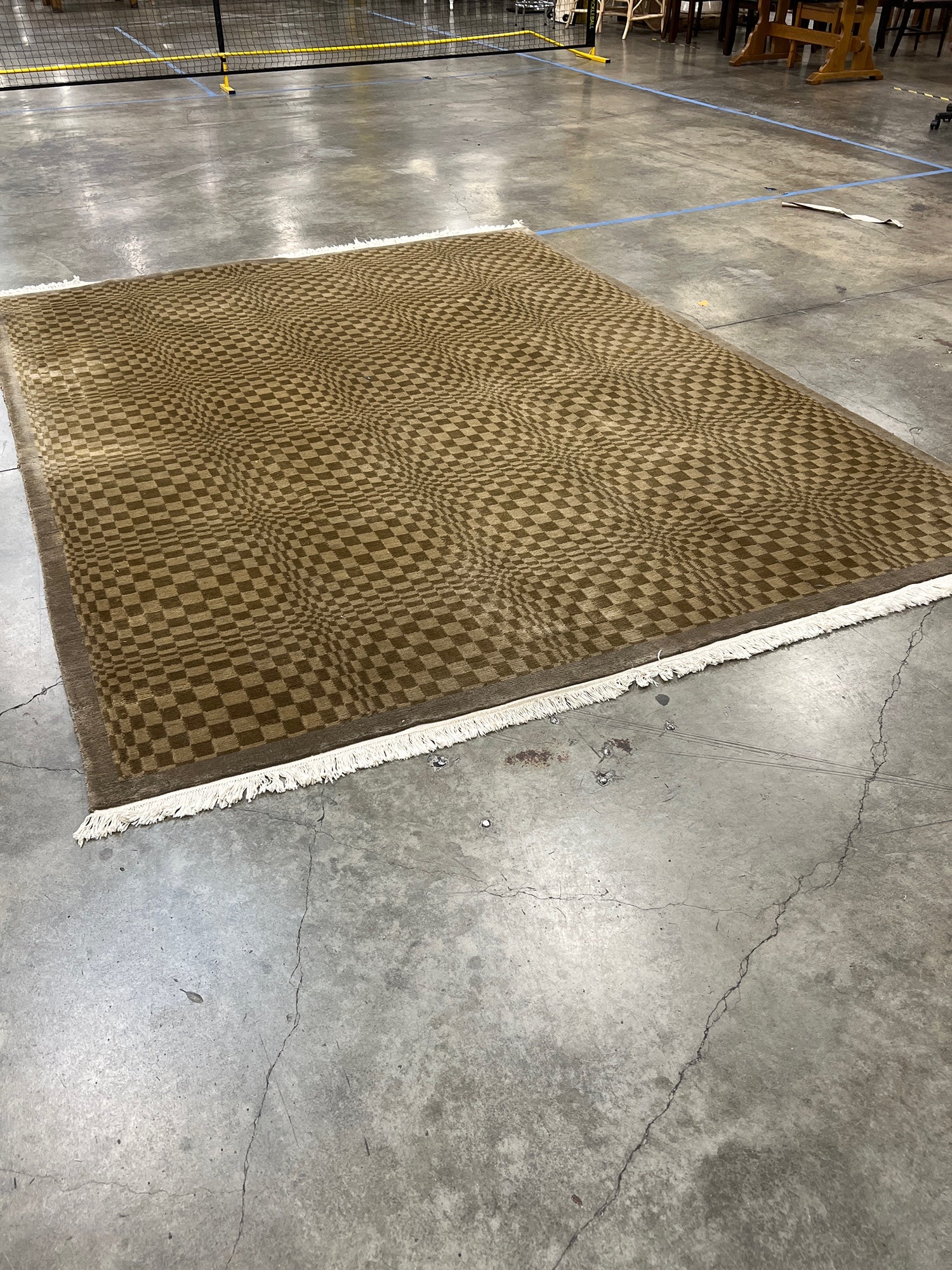 Modern Wavy Optical Illusion Checkerboard Rug with Fringe - 8' x 10' - Image 5