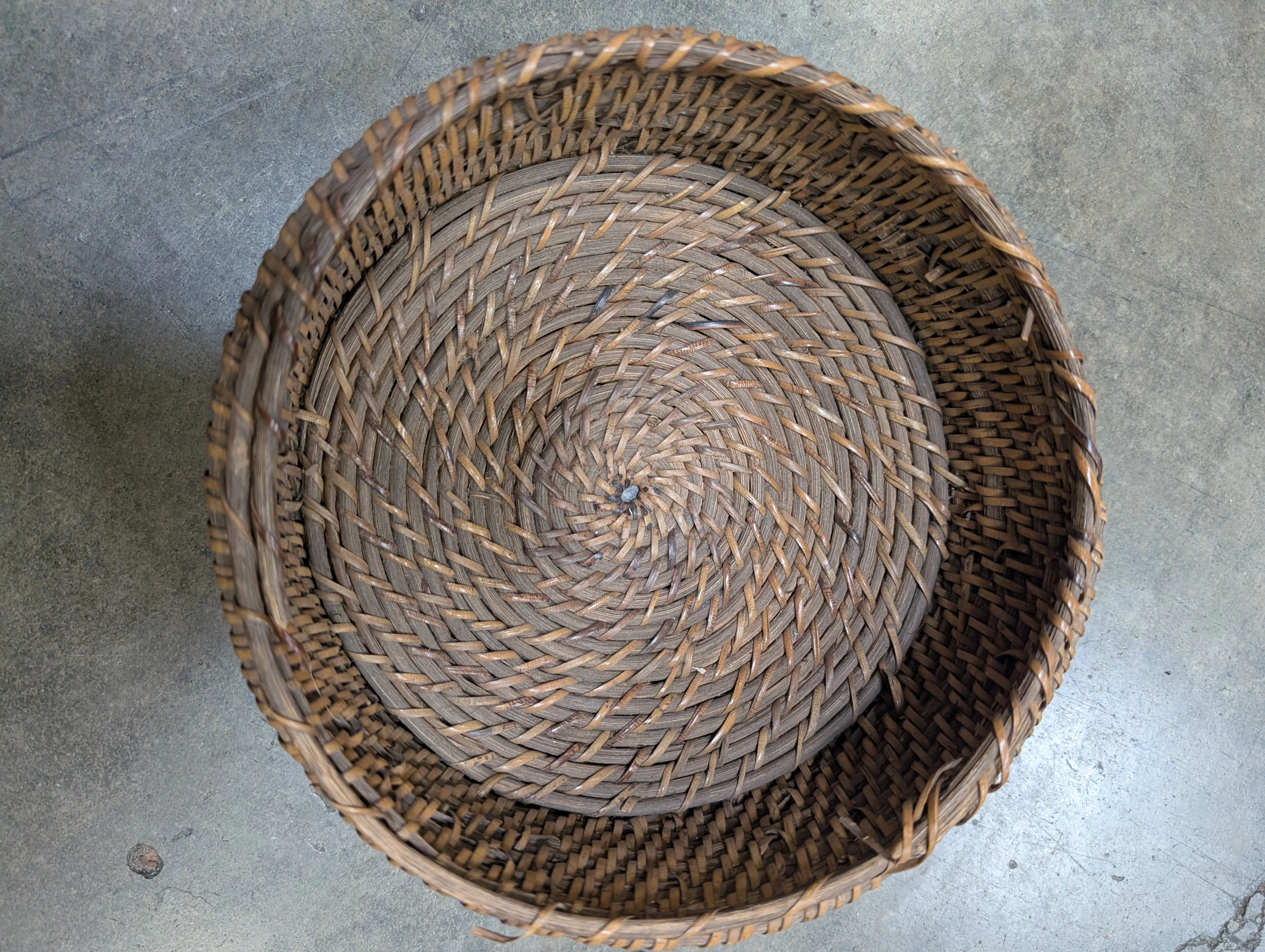 Round Woven Rattan Storage Basket with Lid - Image 4