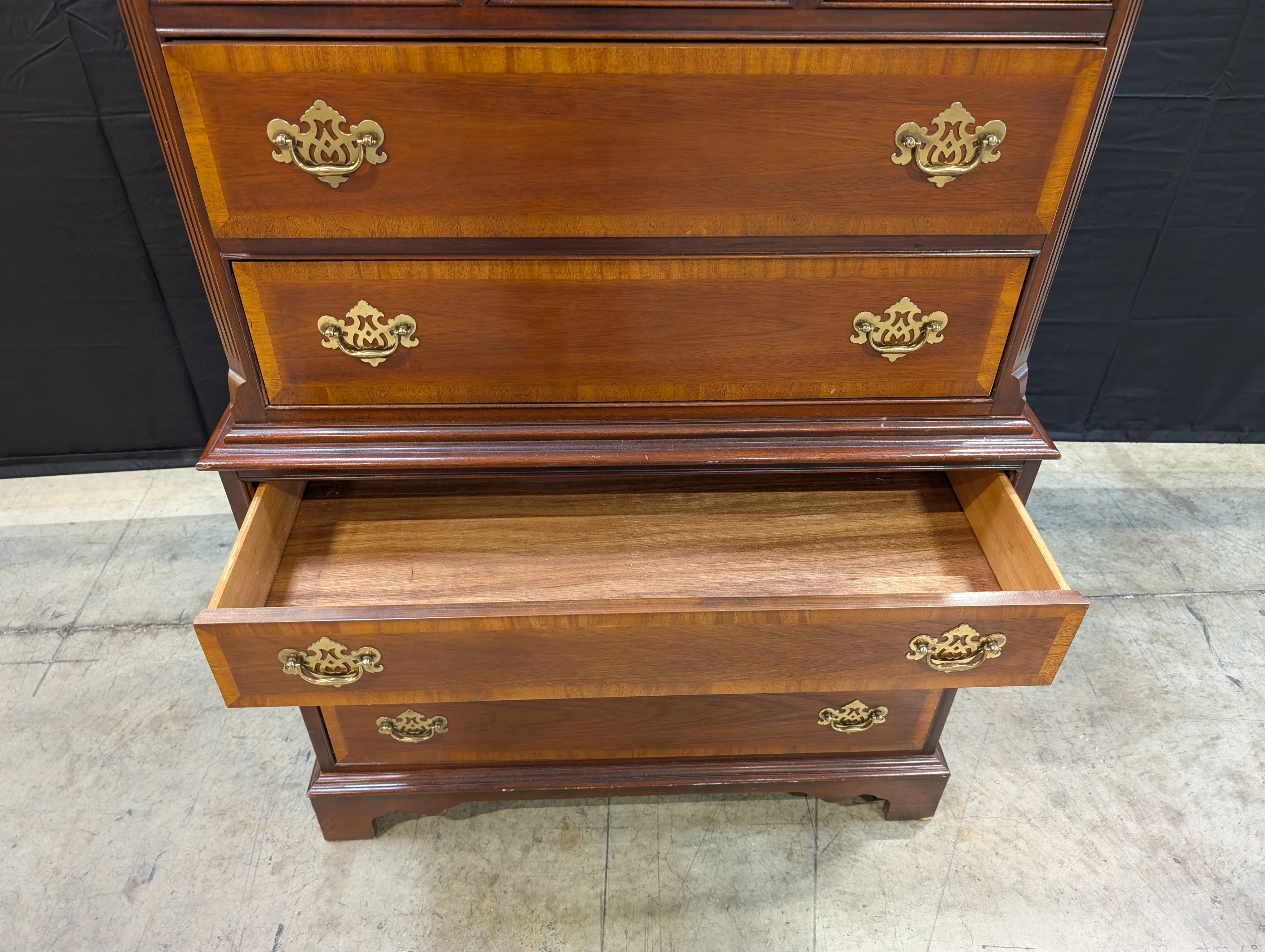 Dixie 1981 Traditional Wood Chest on Chest Dresser with Brass Hardware - Image 8