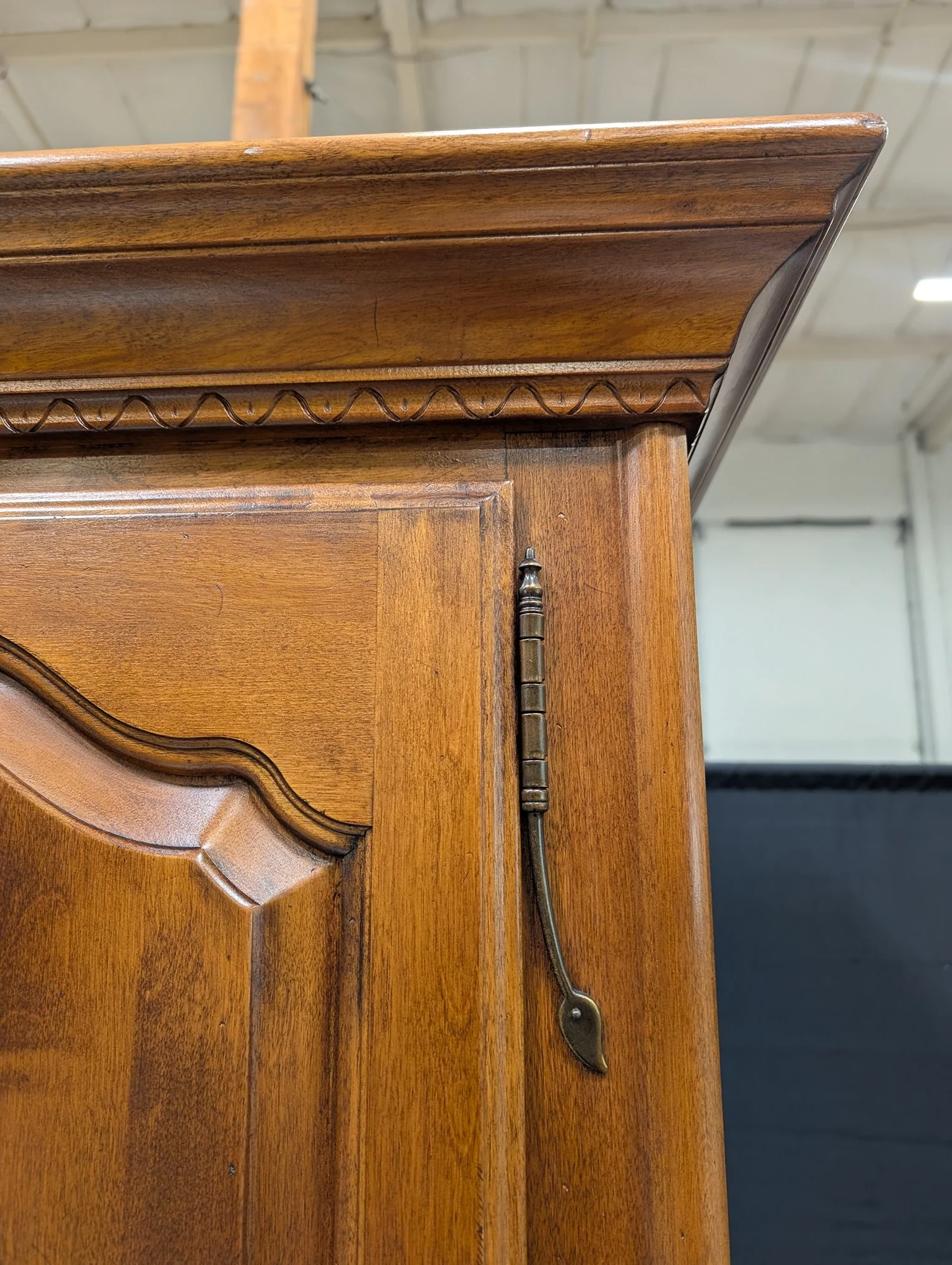 Ethan Allen Solid Wood French Country Armoire / Wardrobe / Dresser – Excellent Condition - Image 4
