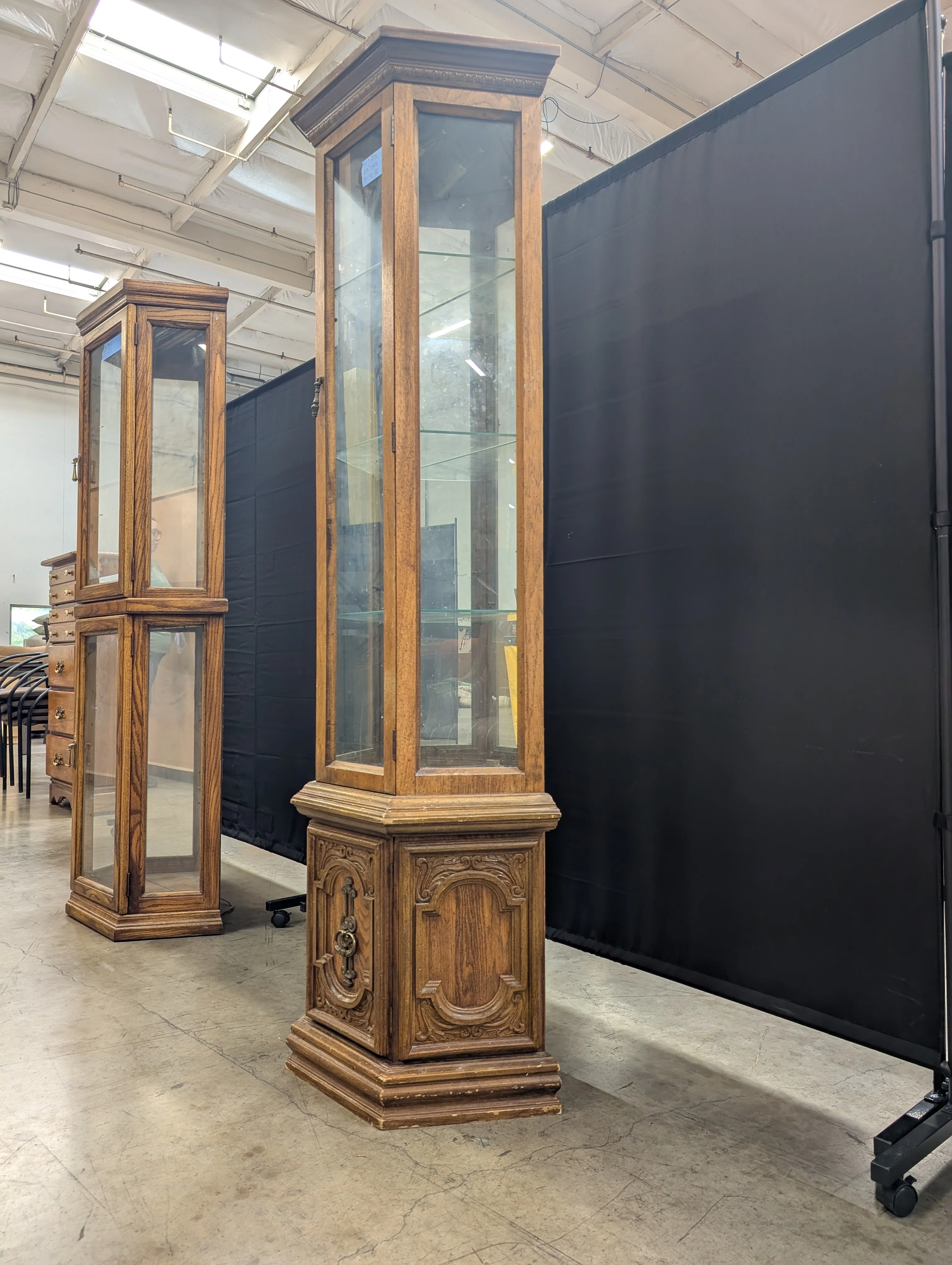Traditional Hardwood Corner Display Cabinet with Glass Shelves - Image 5