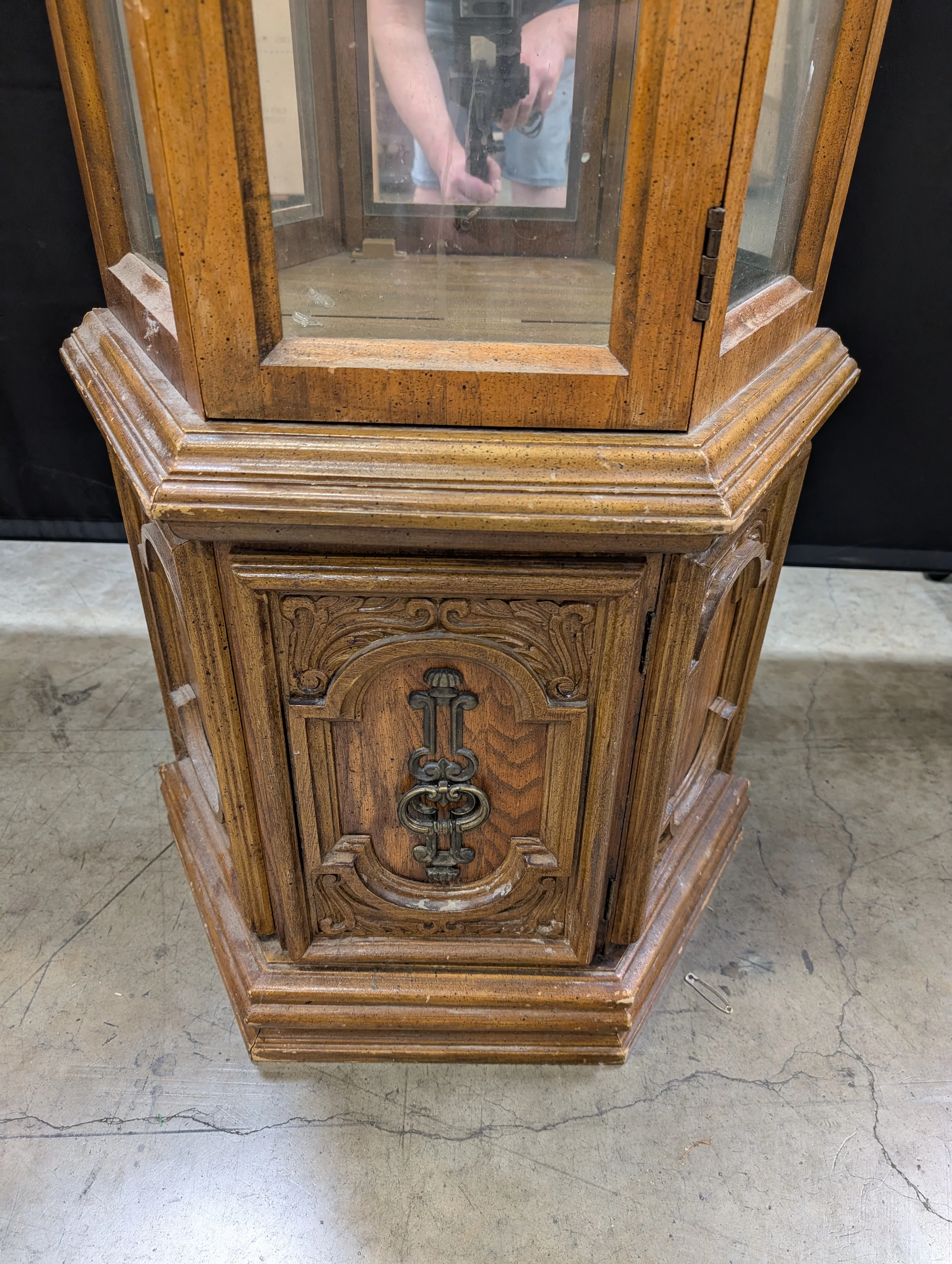 Traditional Hardwood Corner Display Cabinet with Glass Shelves - Image 6