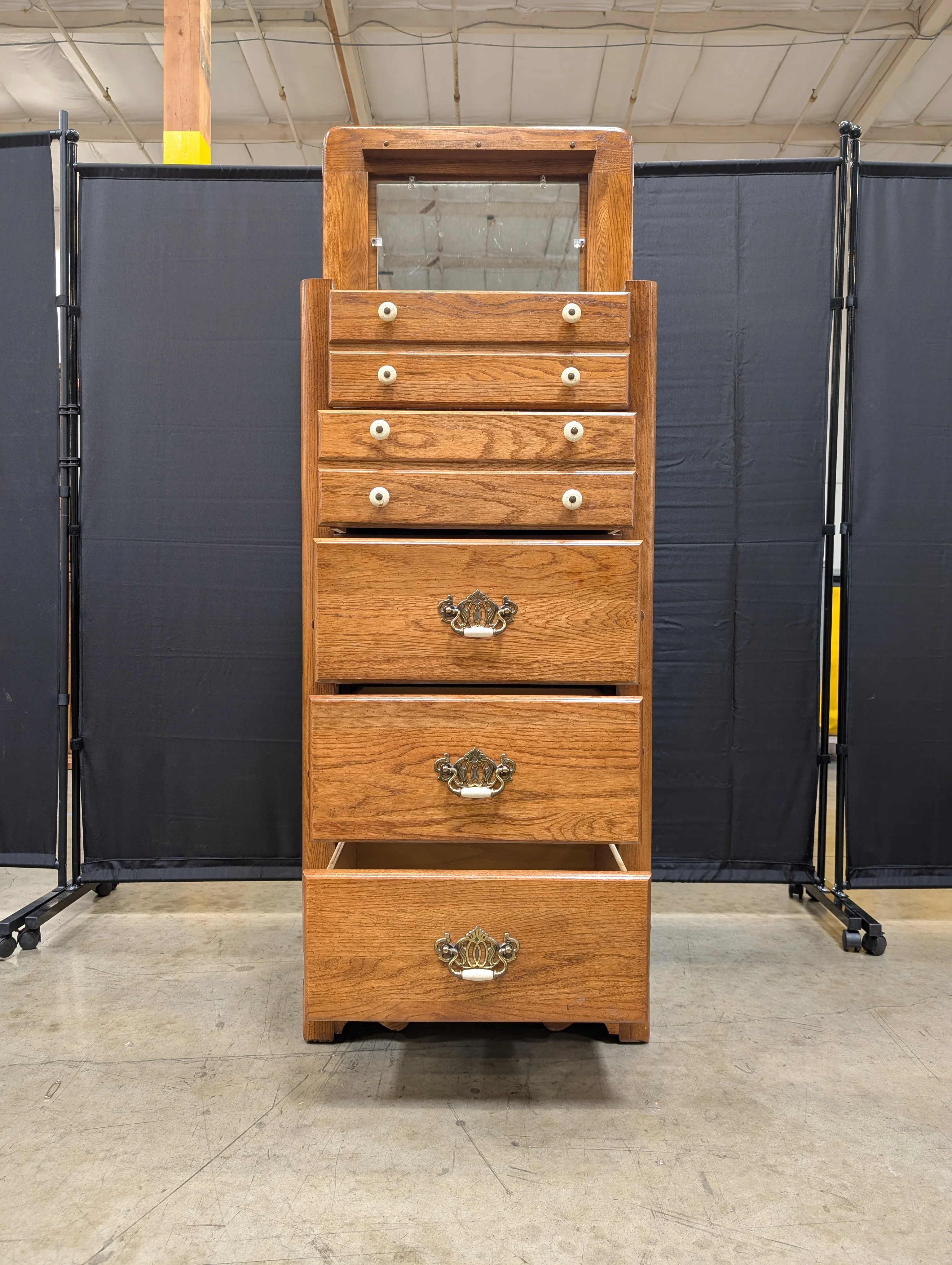 Bassett Traditional Wood Lingerie Chest with Vanity Top - Image 10