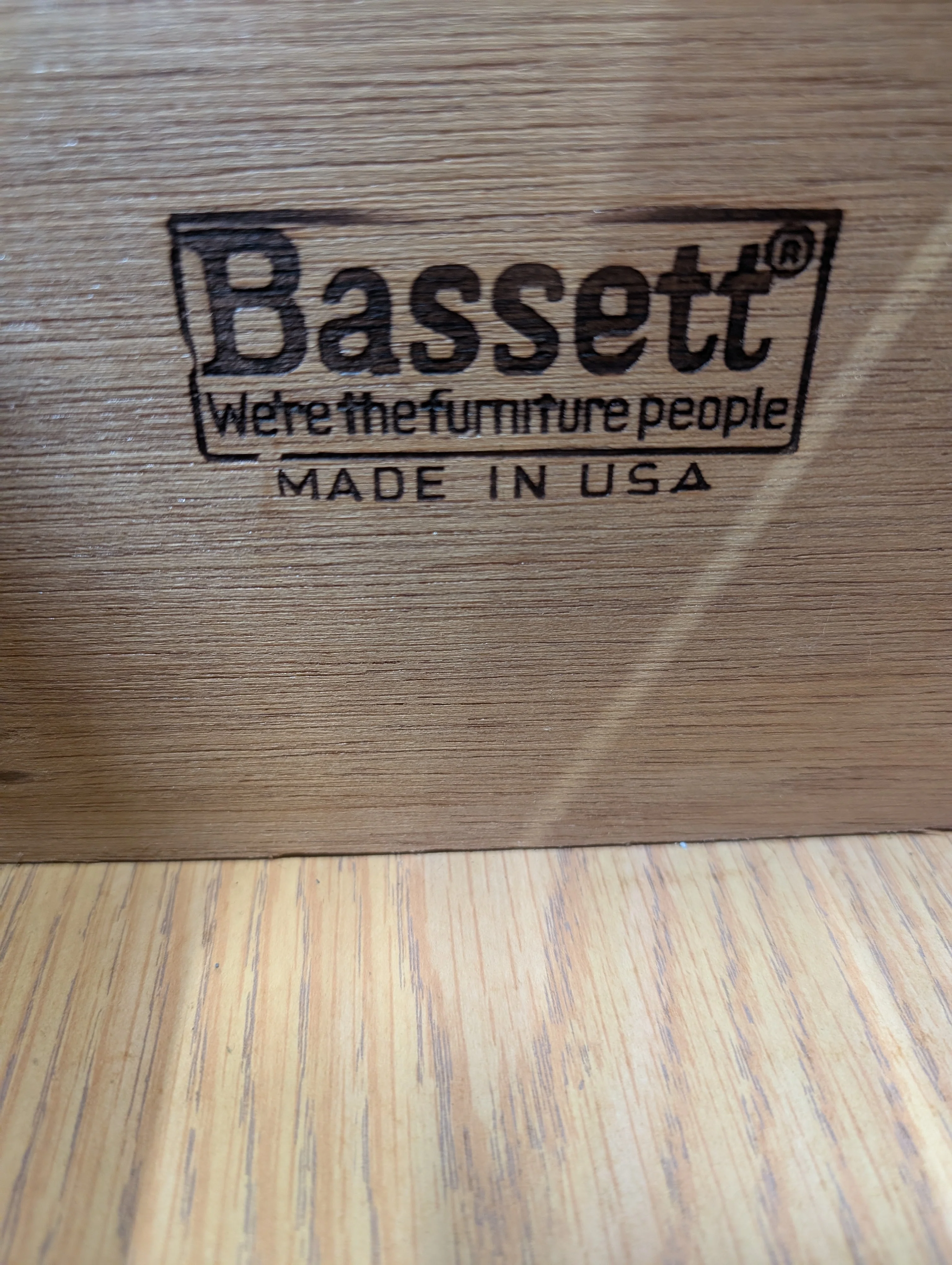 Bassett Traditional Wood Lingerie Chest with Vanity Top - Image 12