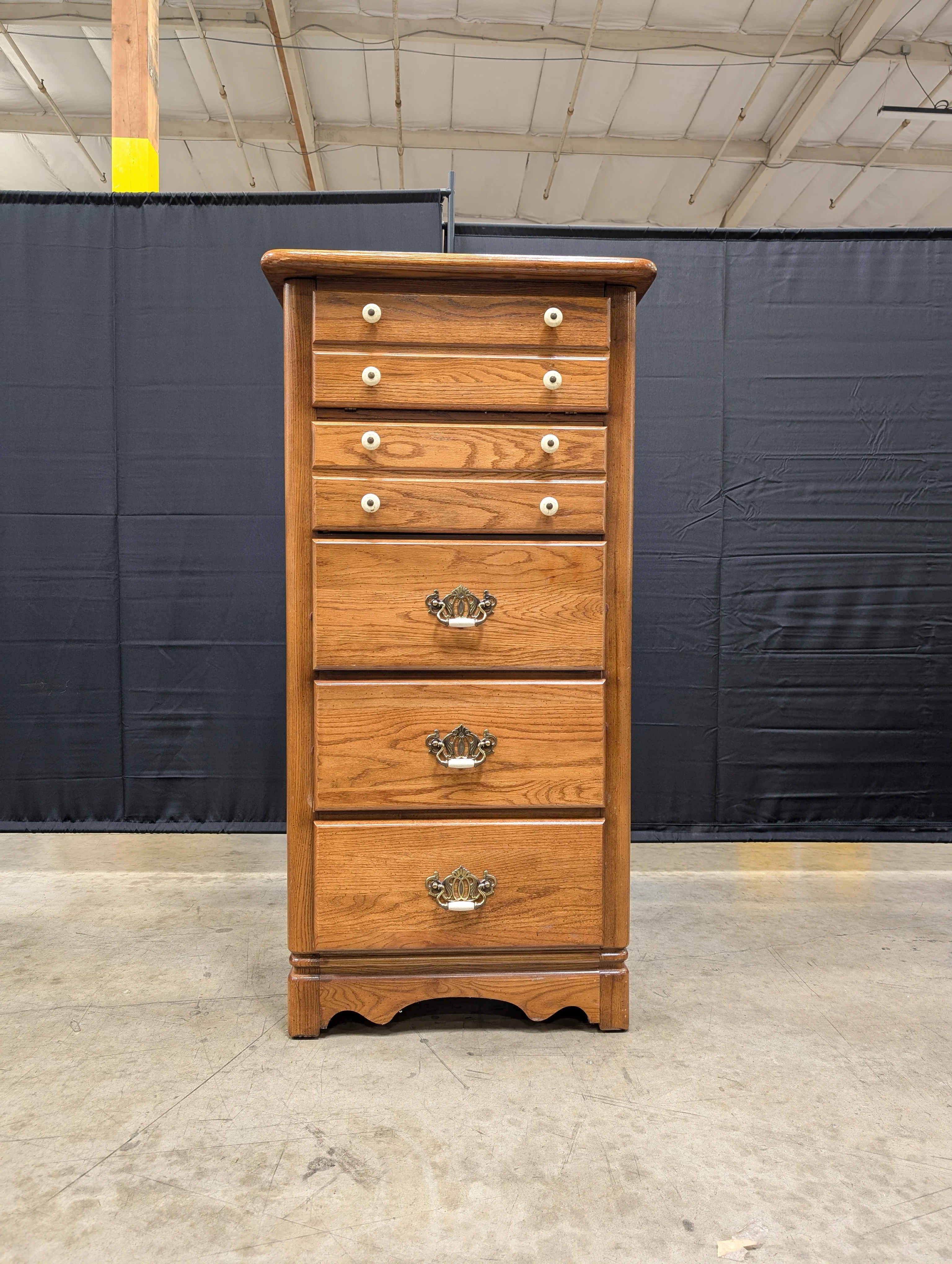 Bassett Traditional Wood Lingerie Chest with Vanity Top - Image 6