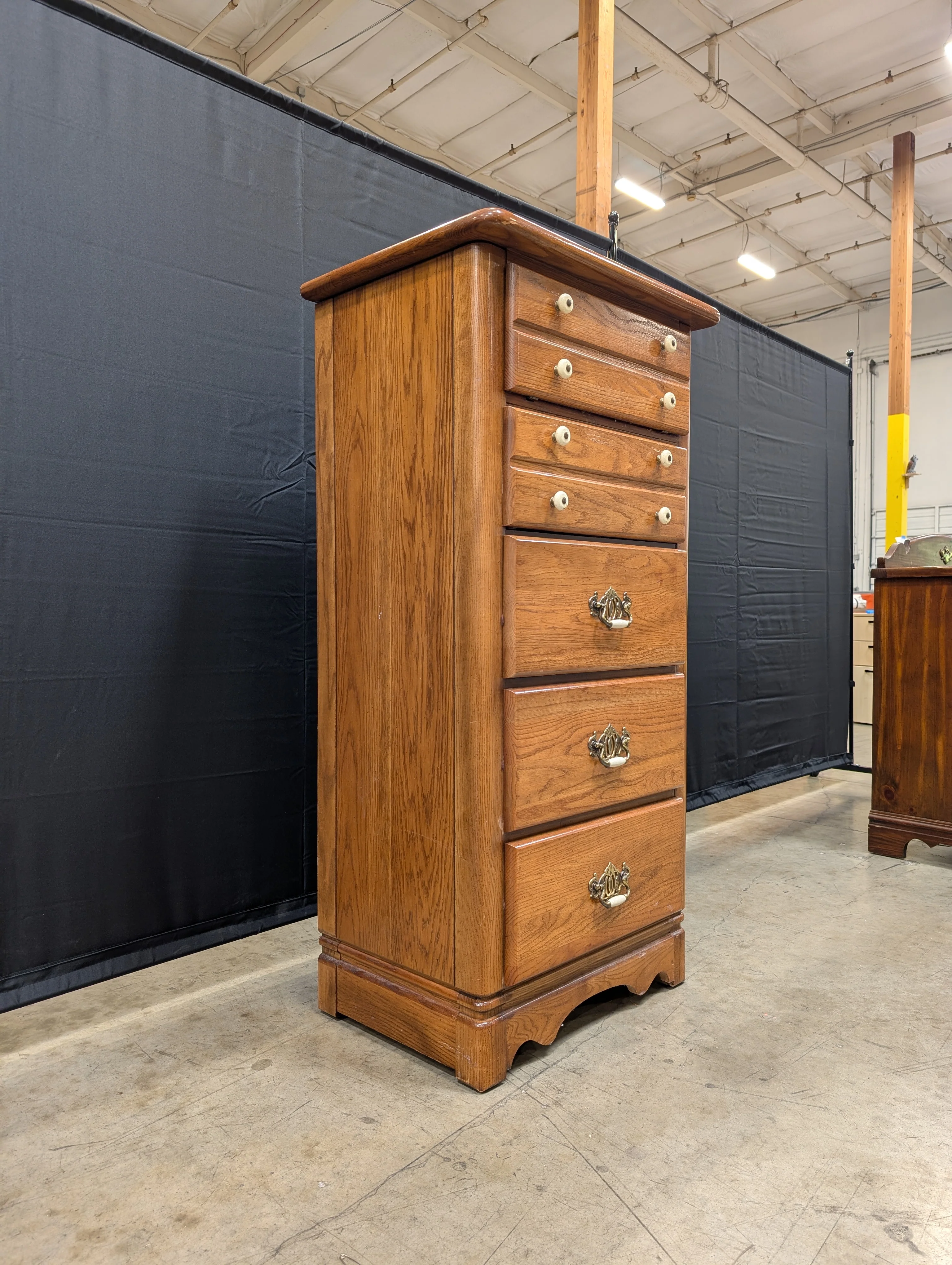 Bassett Traditional Wood Lingerie Chest with Vanity Top - Image 7