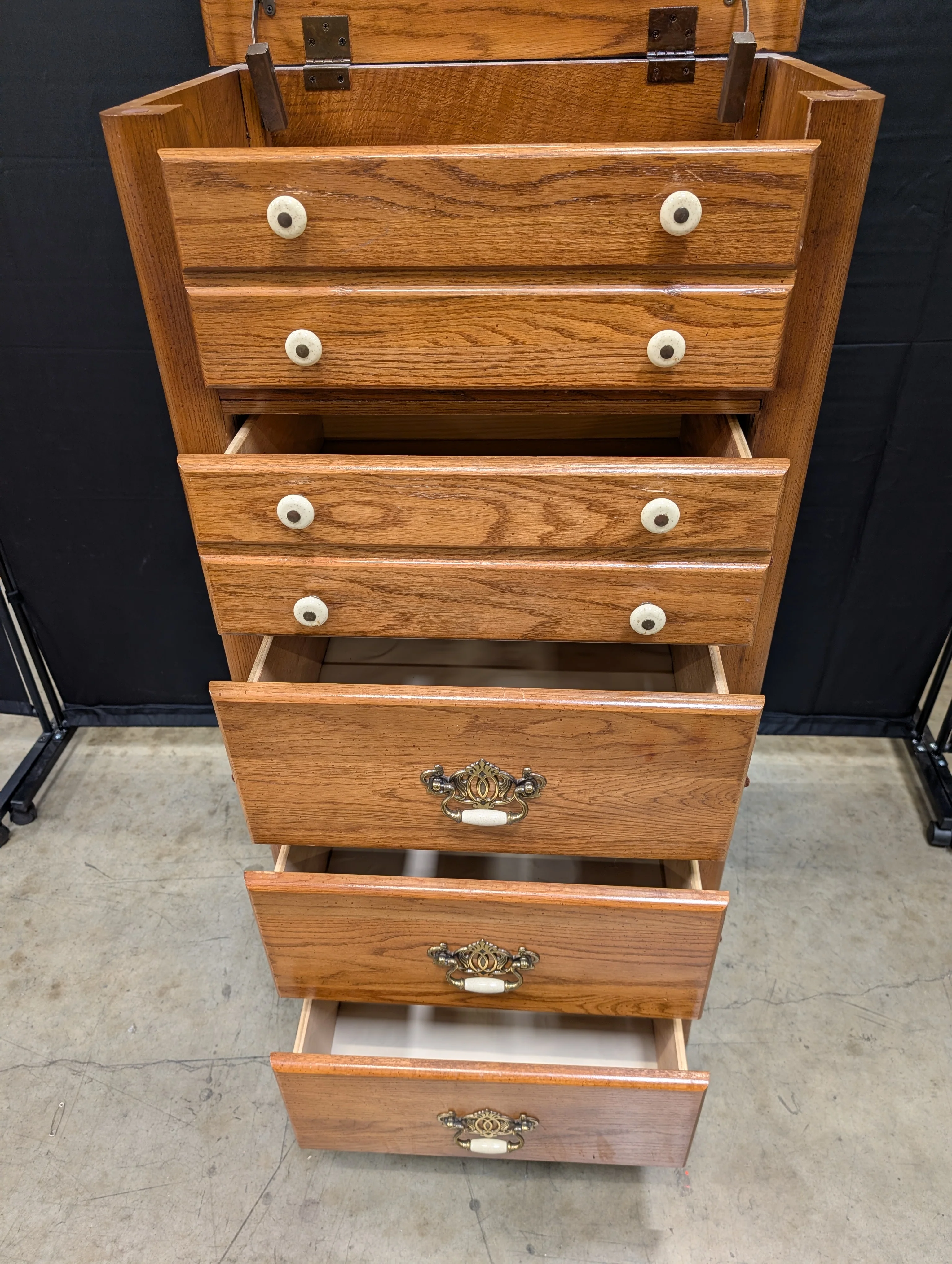 Bassett Traditional Wood Lingerie Chest with Vanity Top - Image 9