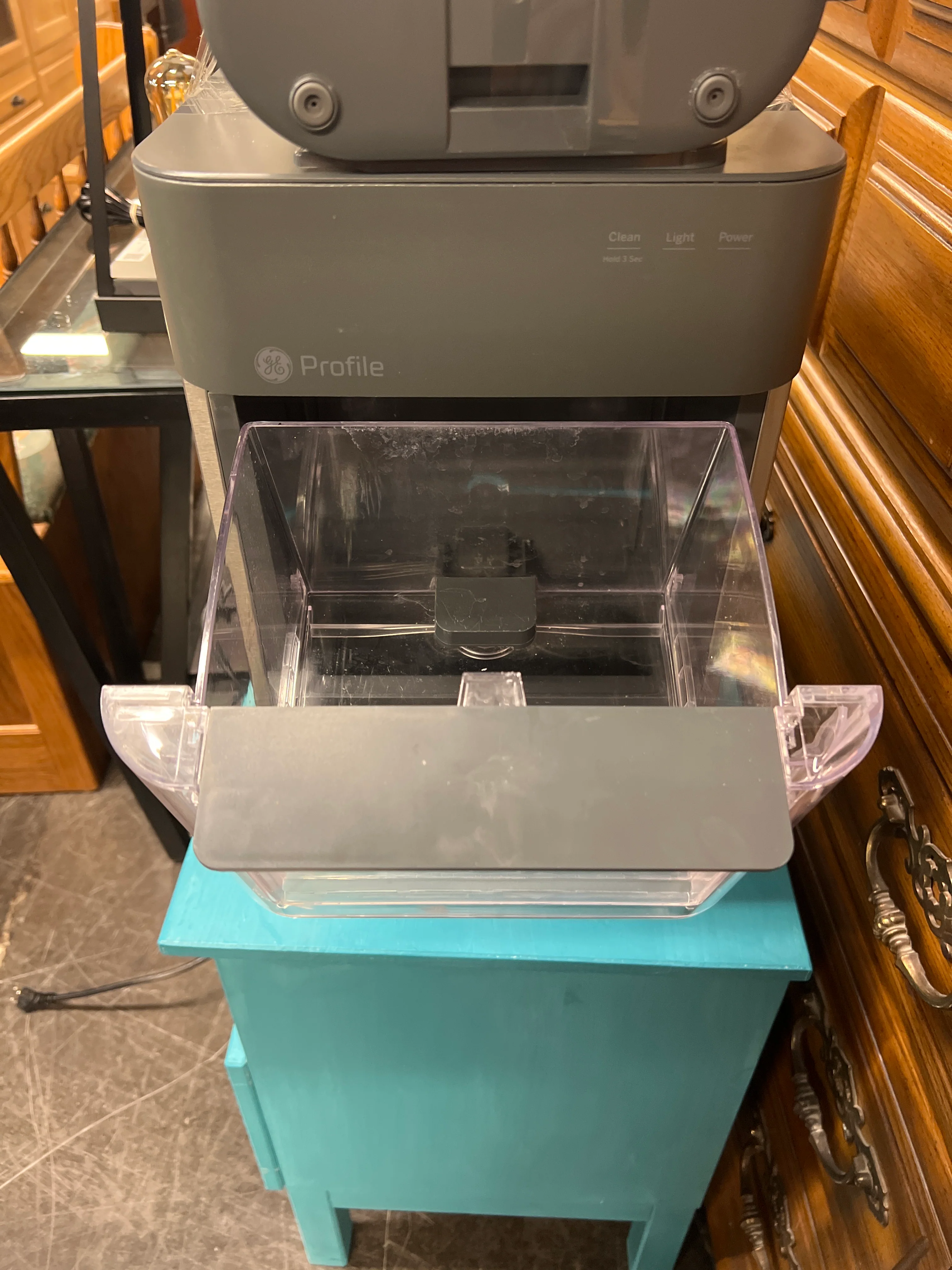 GE PROFILE Ice Maker - Image 3