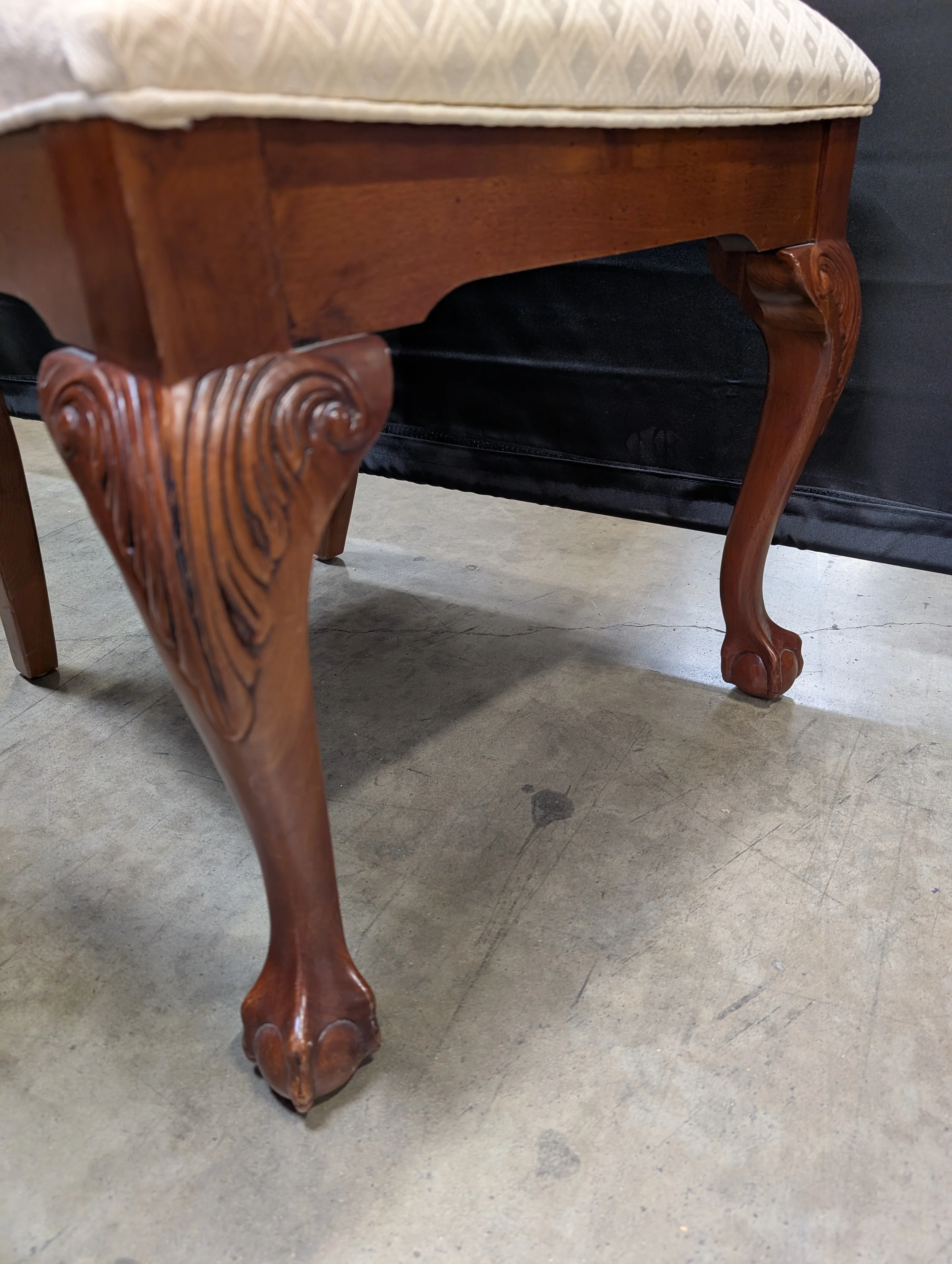 Traditional Thomasville Dining Table Set with 8 Chairs - Image 3