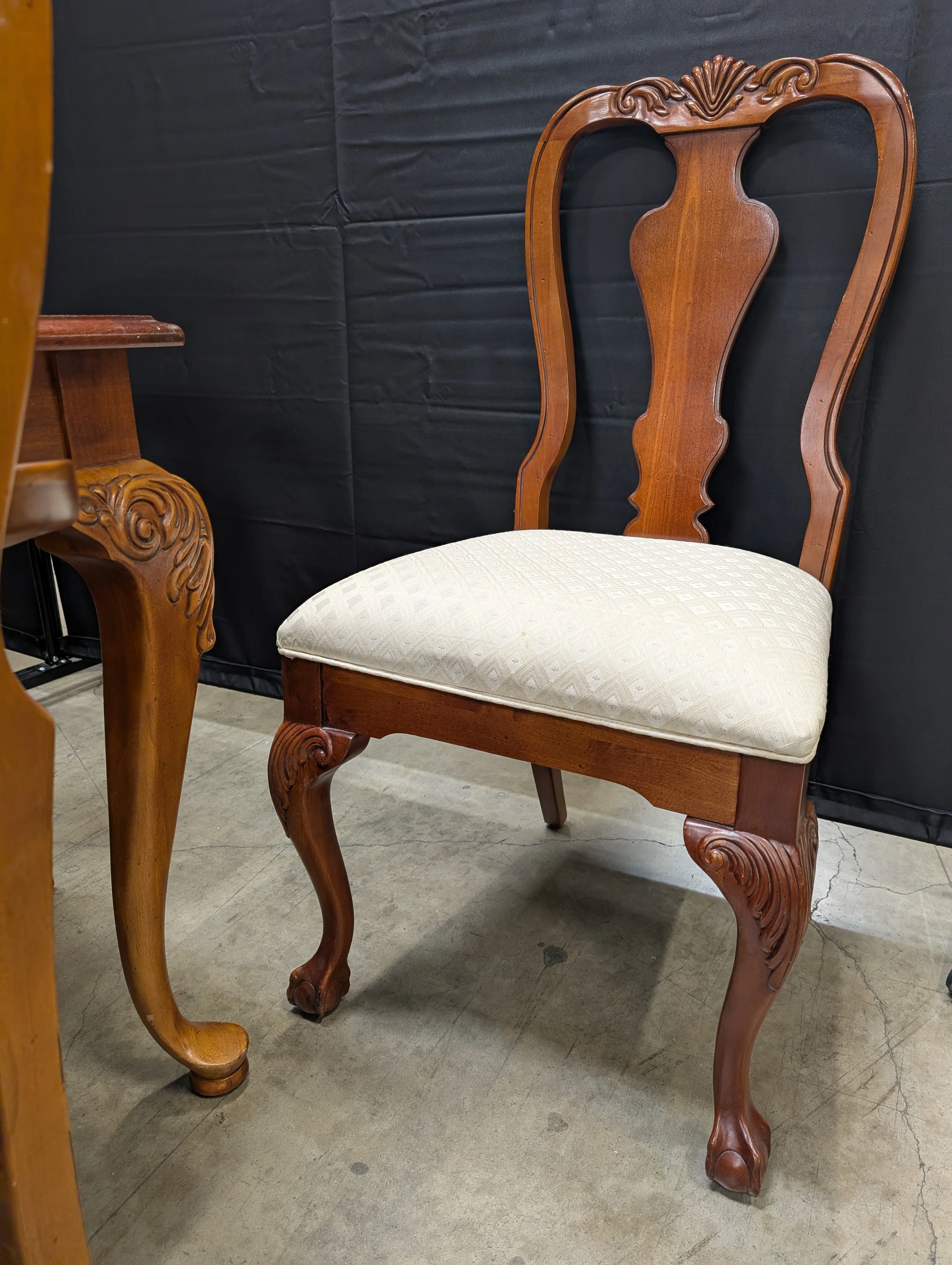 Traditional Thomasville Dining Table Set with 8 Chairs - Image 4