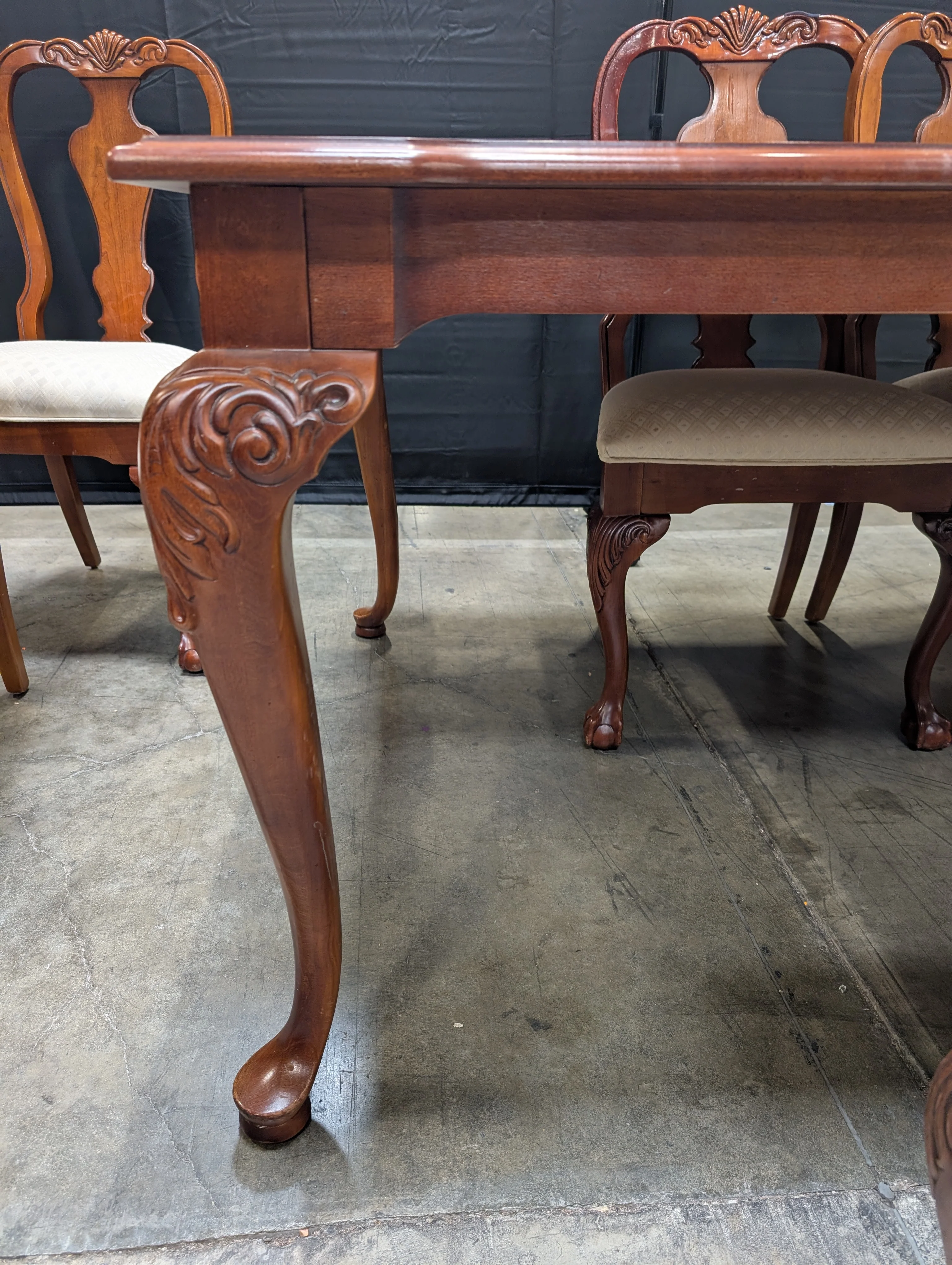 Traditional Thomasville Dining Table Set with 8 Chairs - Image 6
