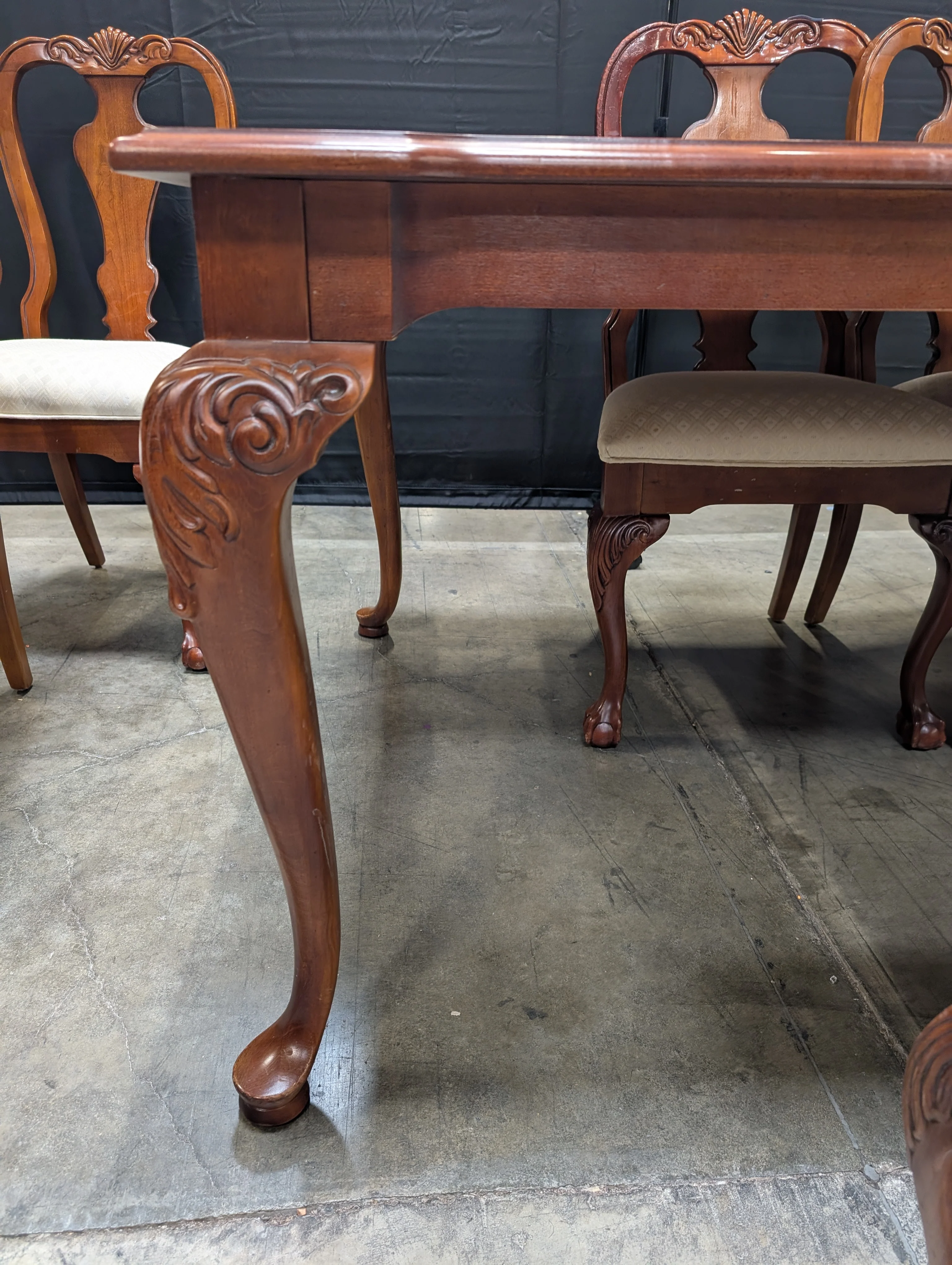 Traditional Thomasville Dining Table Set with 8 Chairs - Image 7